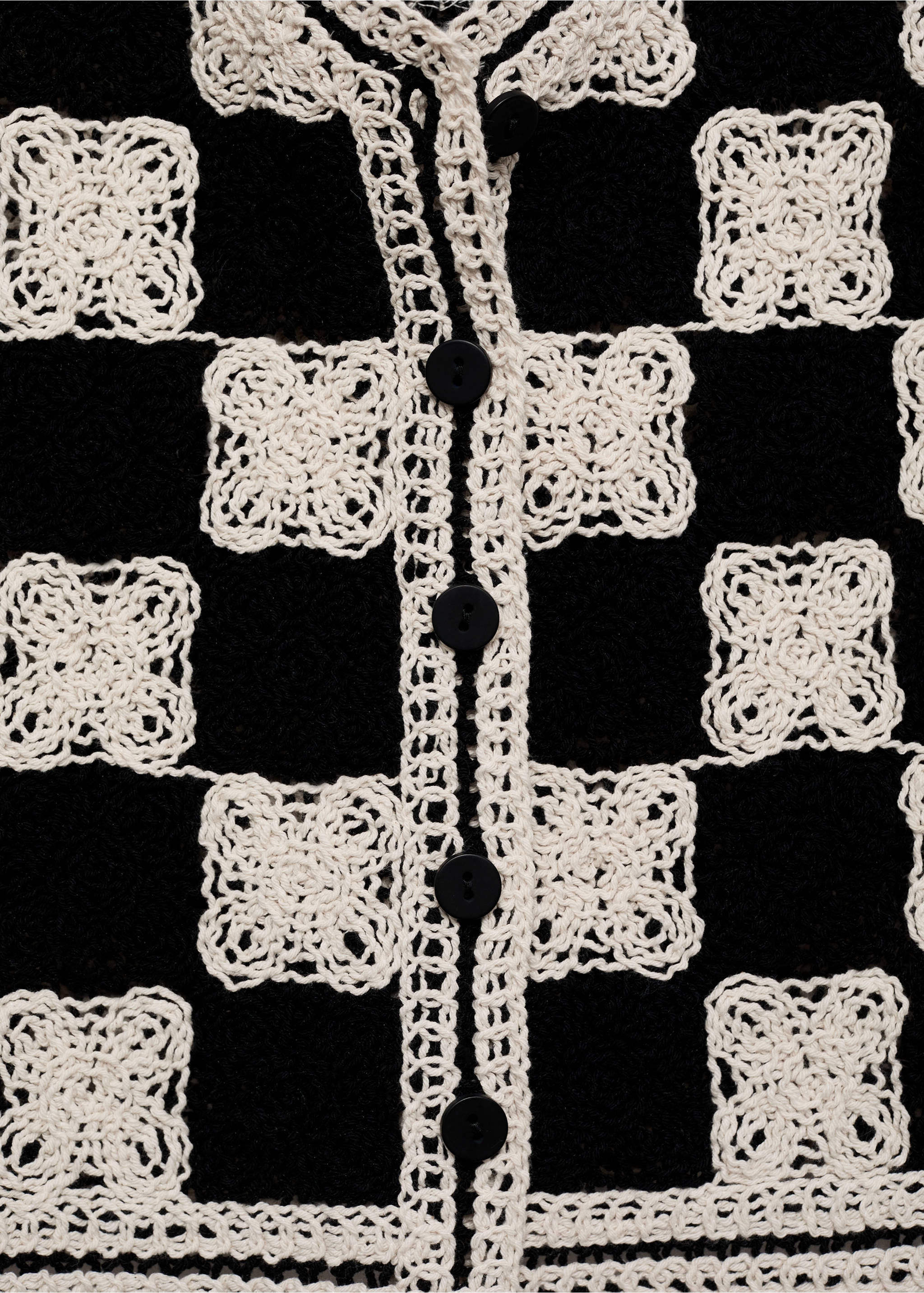Combined crochet gilet - Details of the article 8, Black. Ref: 67088644-00.