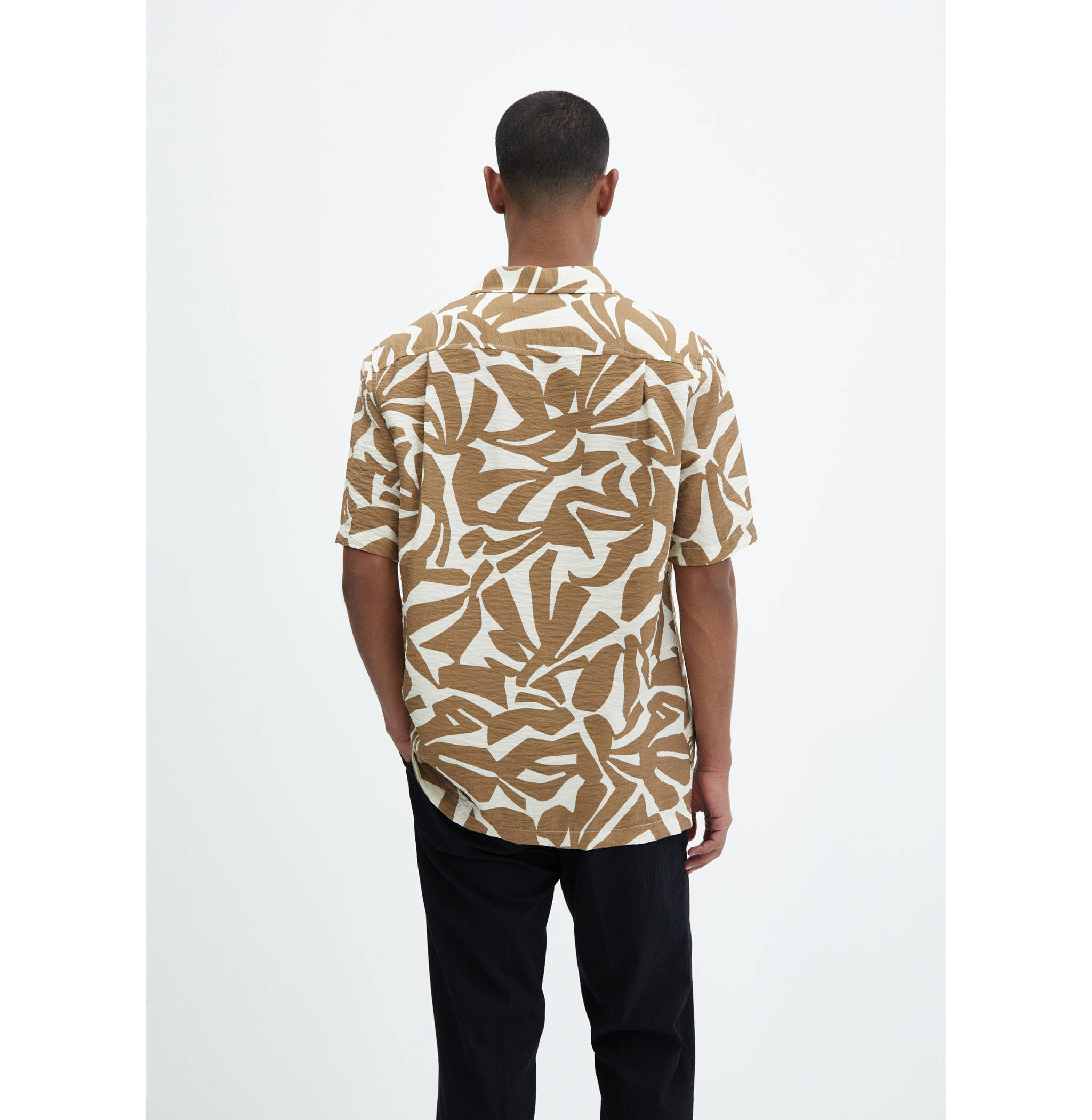 Regular-fit textured printed shirt - Reverse of the article