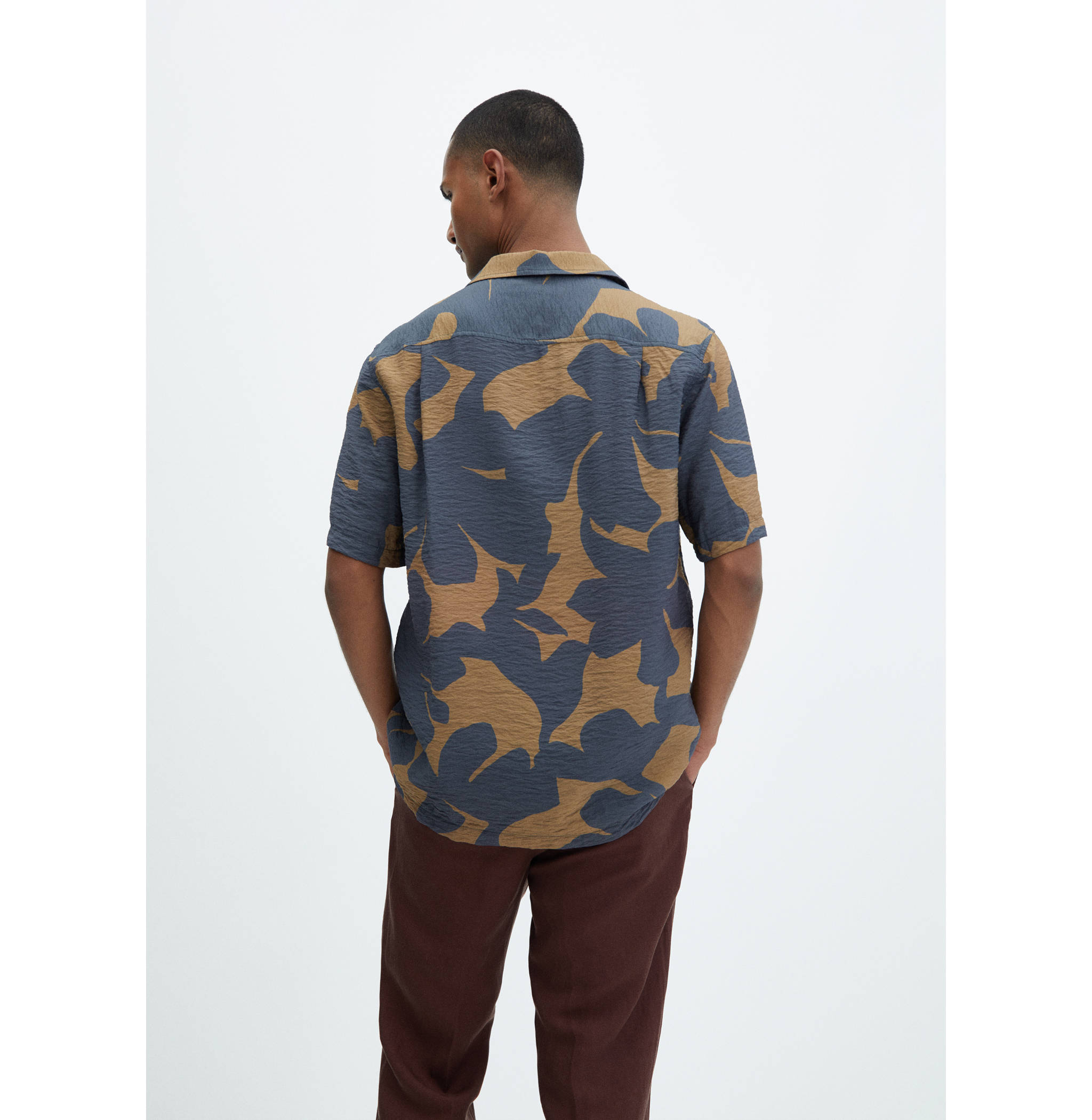 Regular-fit textured printed shirt - Reverse of the article