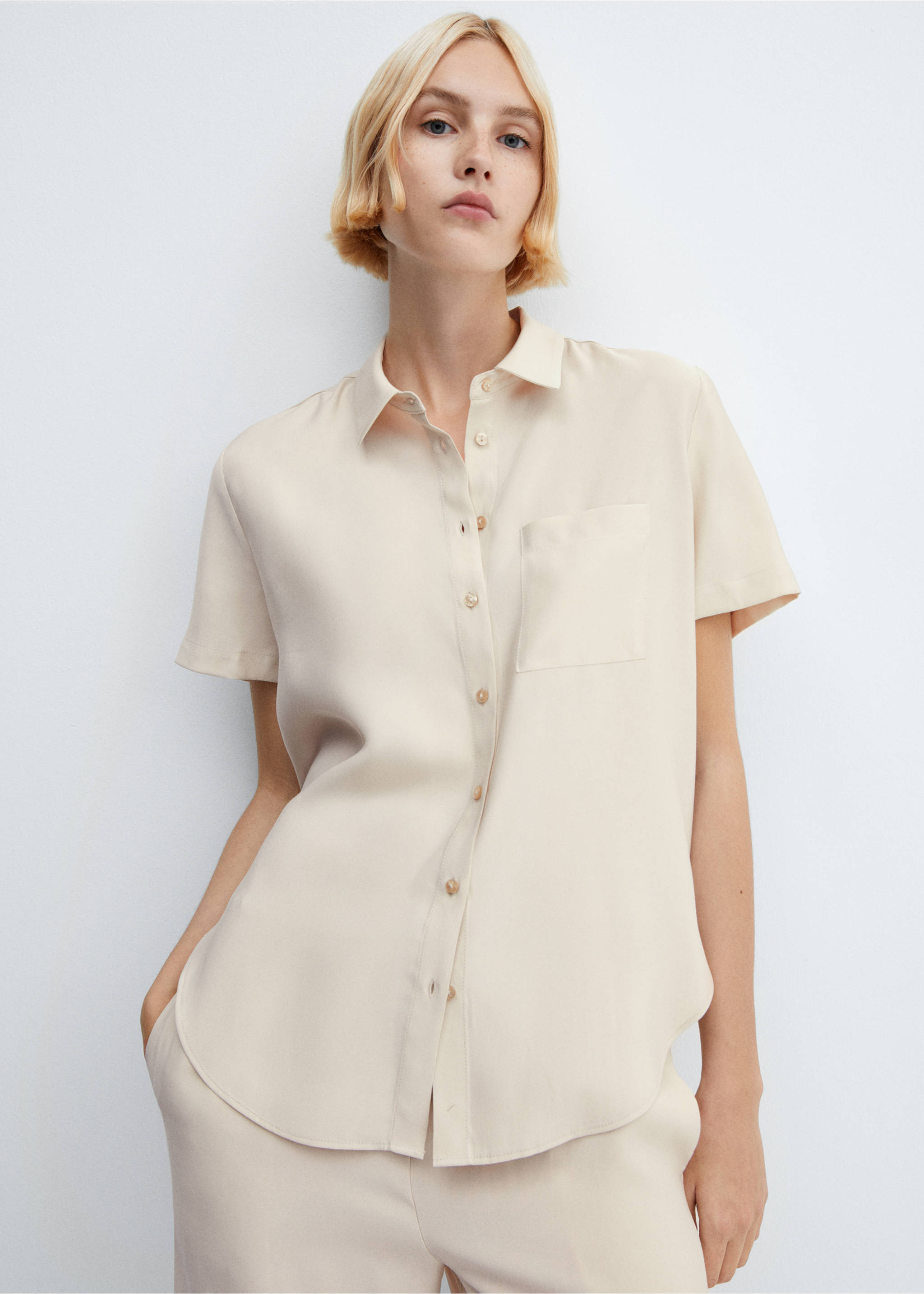 Chemise manches courtes poche - Détail de l'article 2, Écru. Ref: 67090420-00.