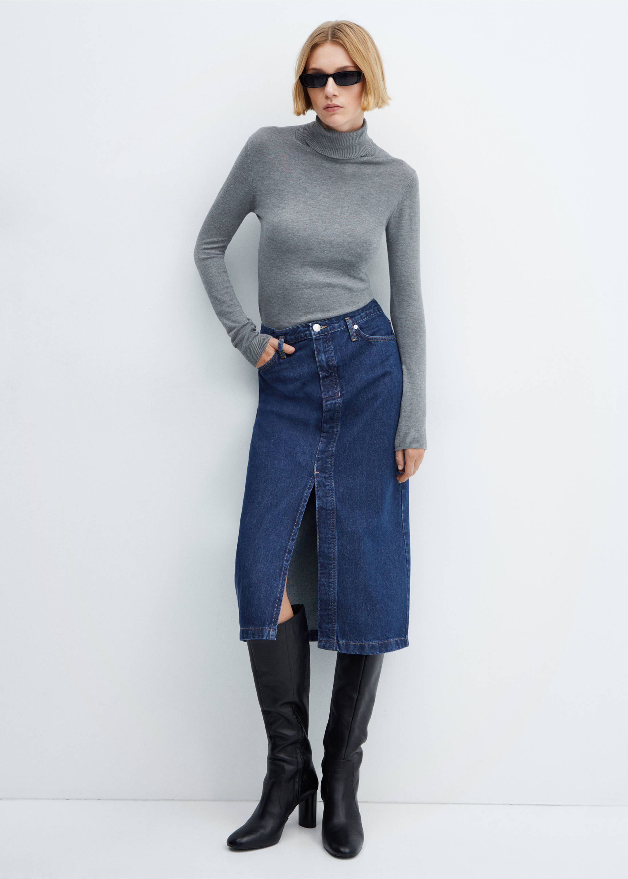 Denim midi-skirt - Details of the article 2, Dark Blue. Ref: 67090440-00.