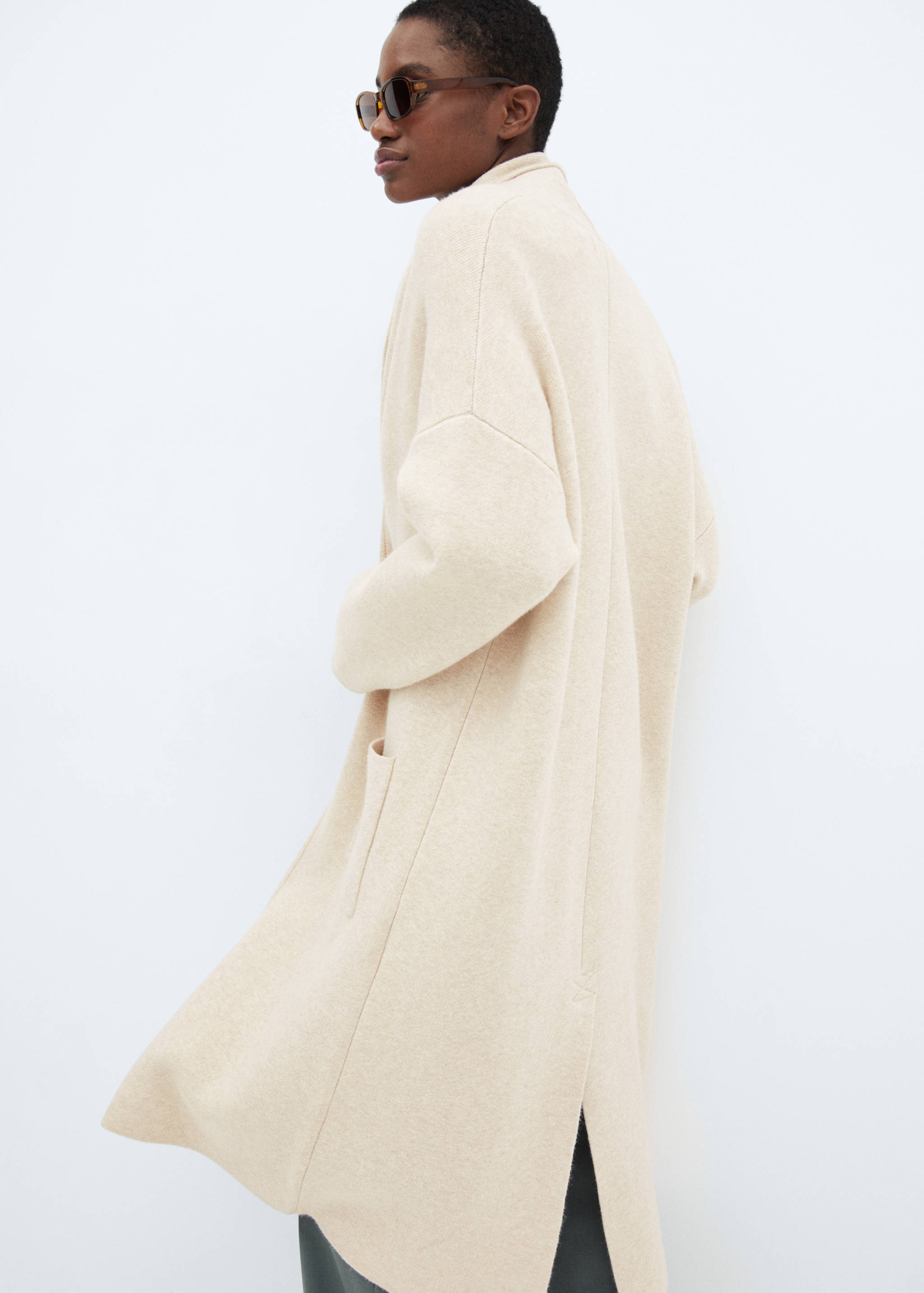 Oversized knitted coat with pockets - Details of the article 2