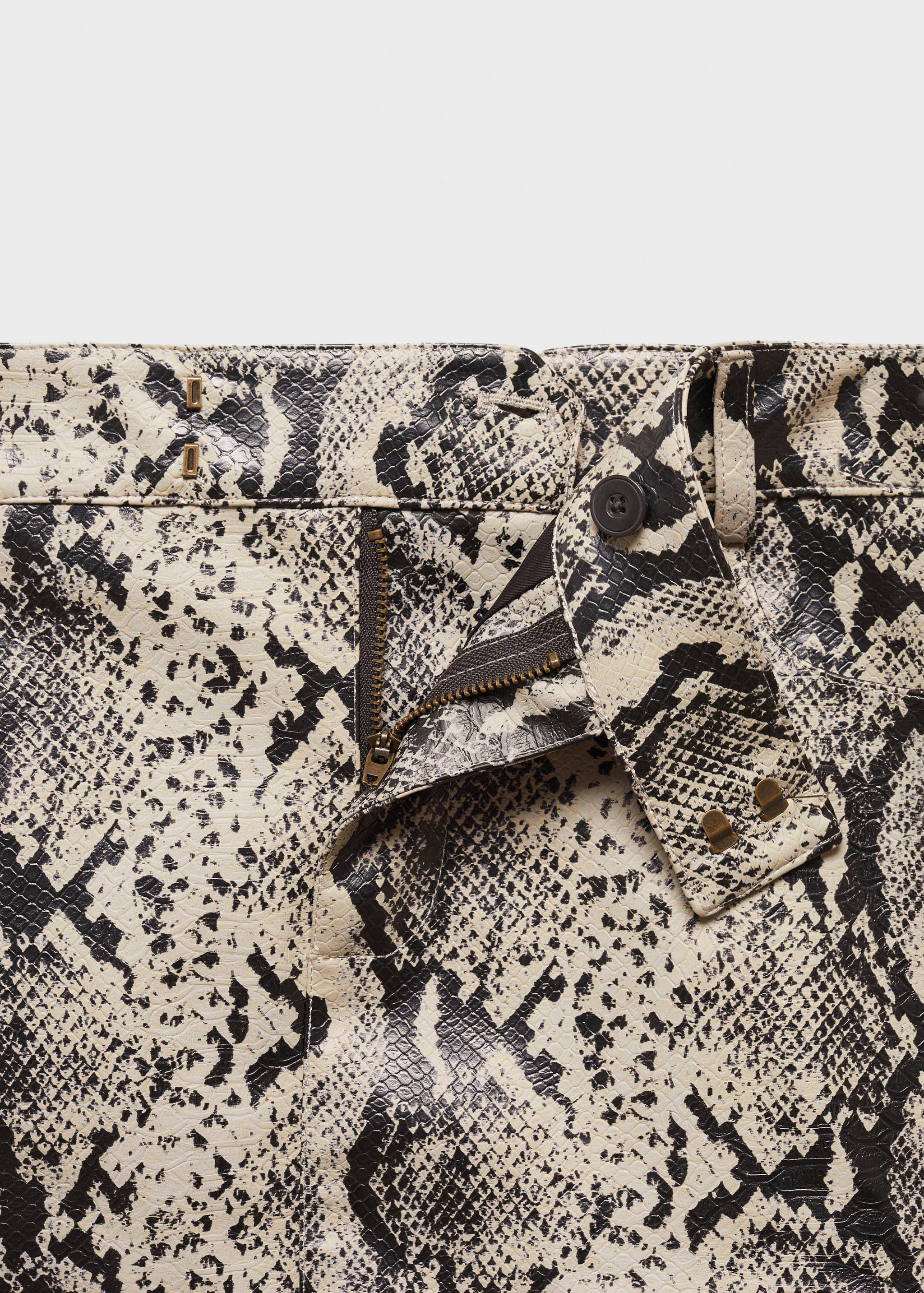 Snake effect mini skirt - Details of the article 8