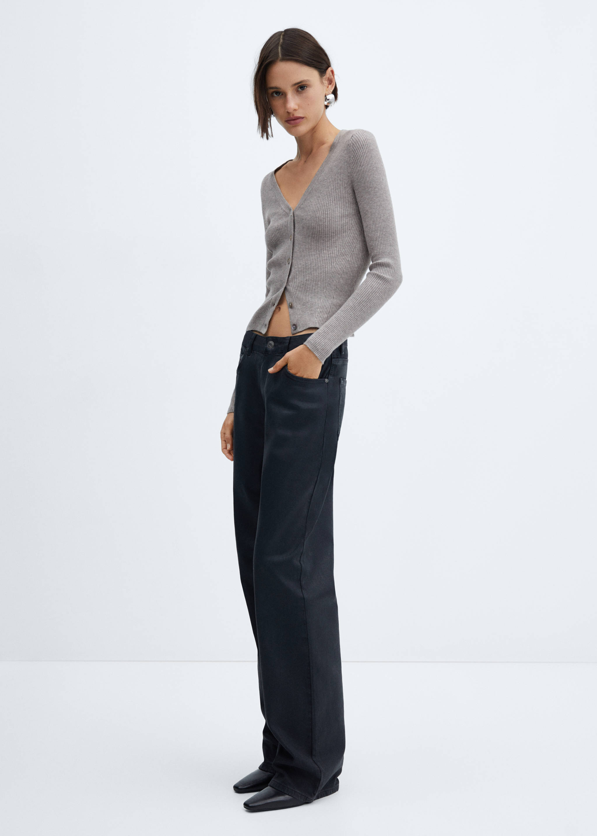 Cárdigan canalé cuello pico - Plano general