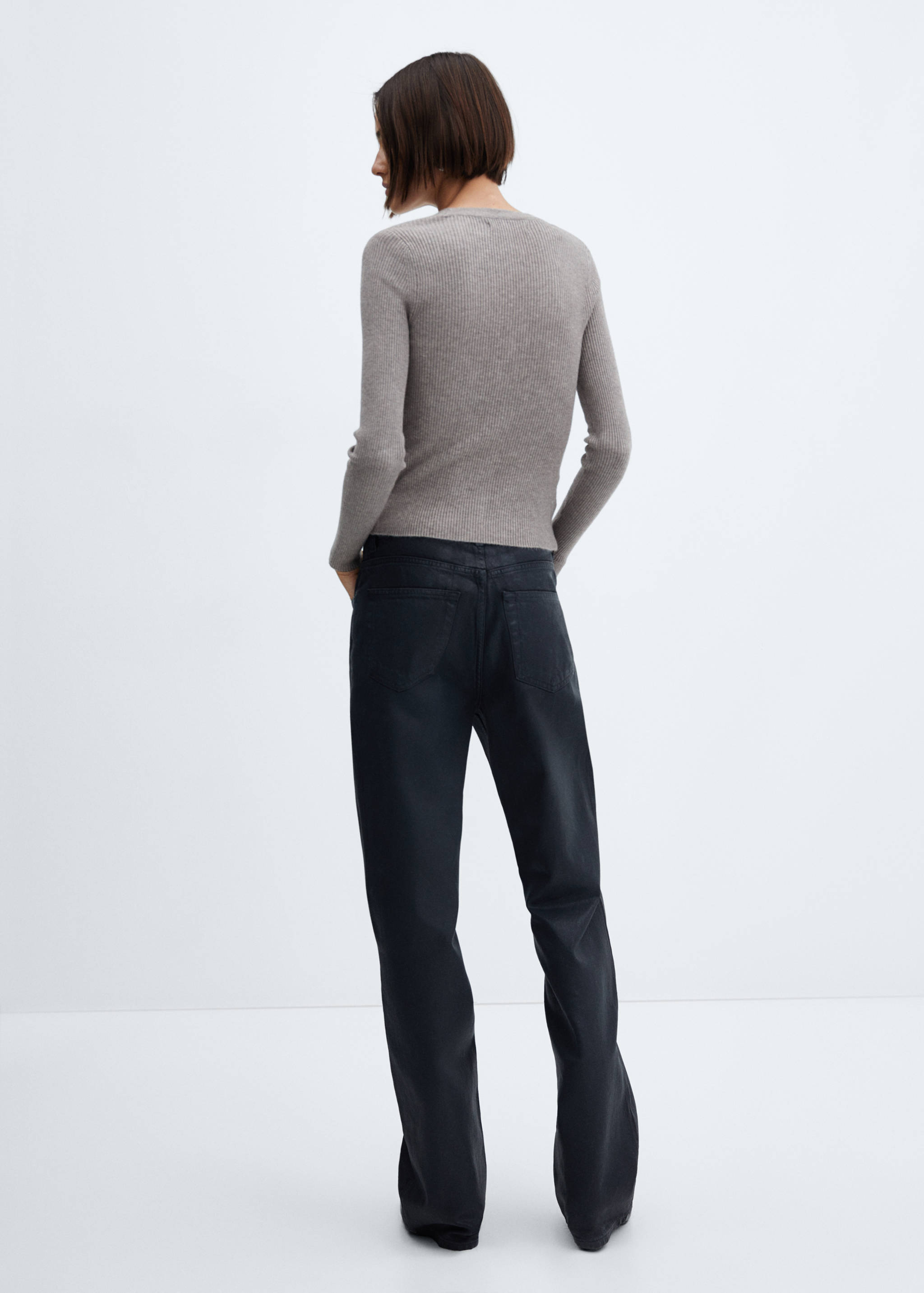 Cárdigan canalé cuello pico - Reverso del artículo