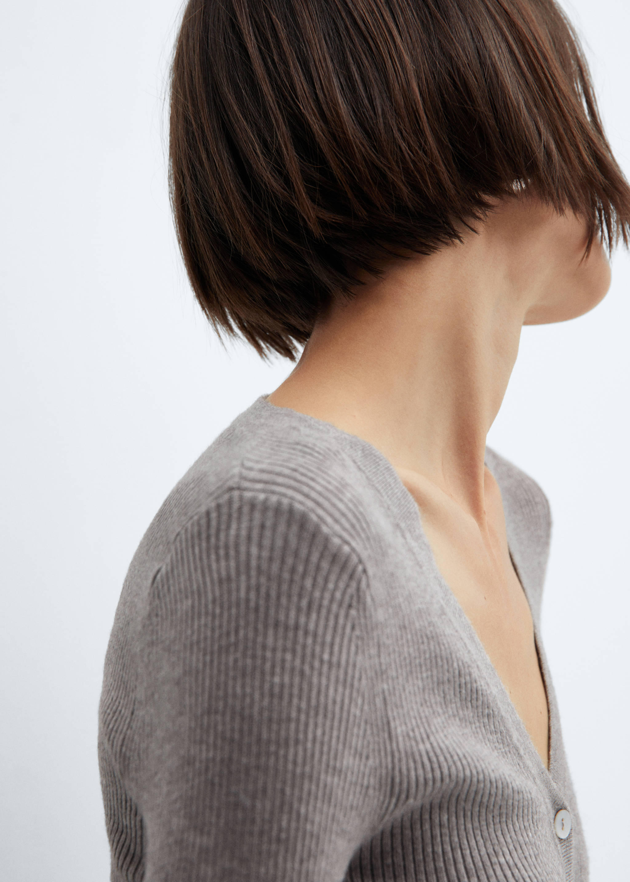 Cárdigan canalé cuello pico - Detalle del artículo 1