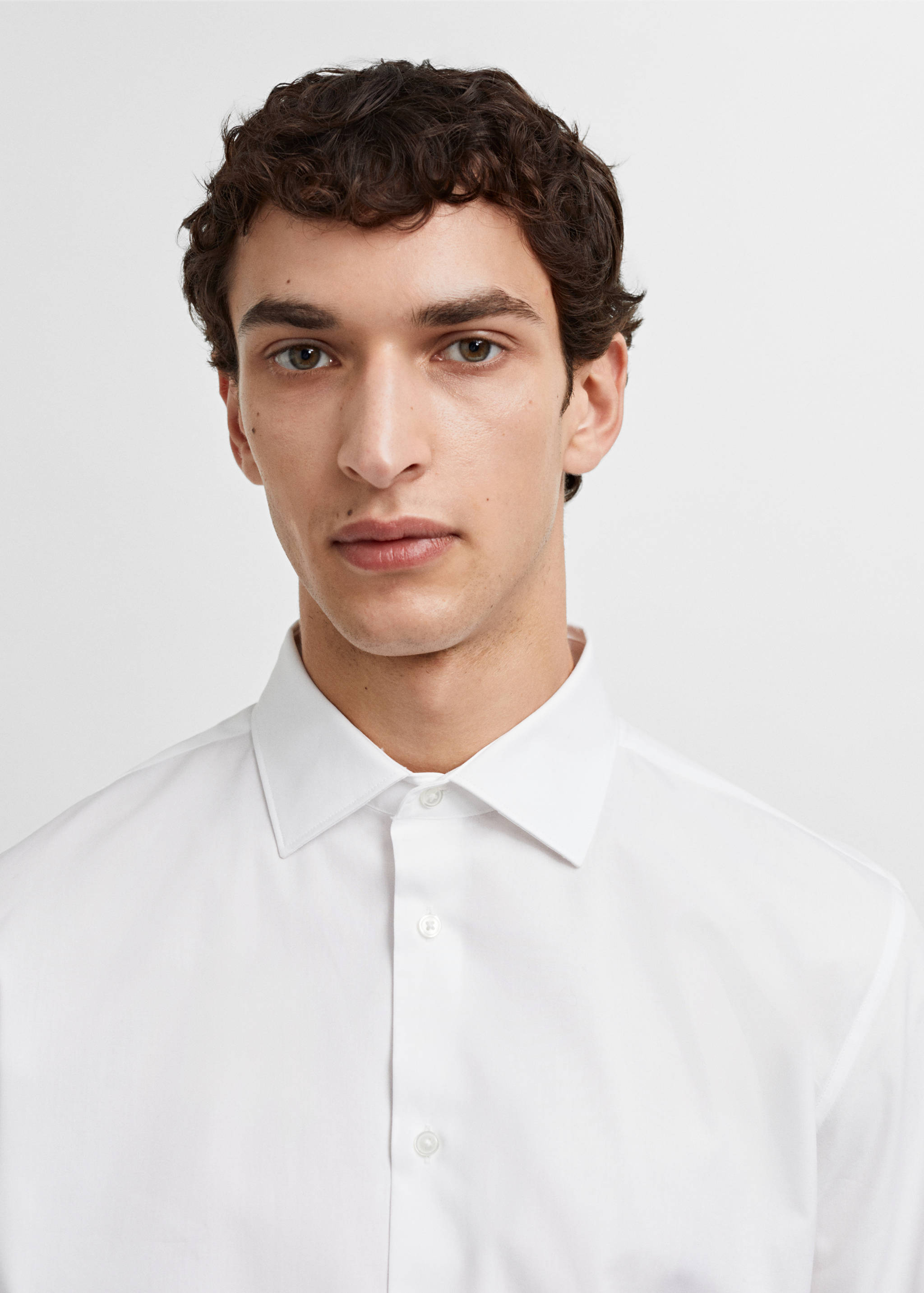 قميص بدلة من قماش البوبلين القطني بقصة ضيقة - تفاصيل المنتج 1