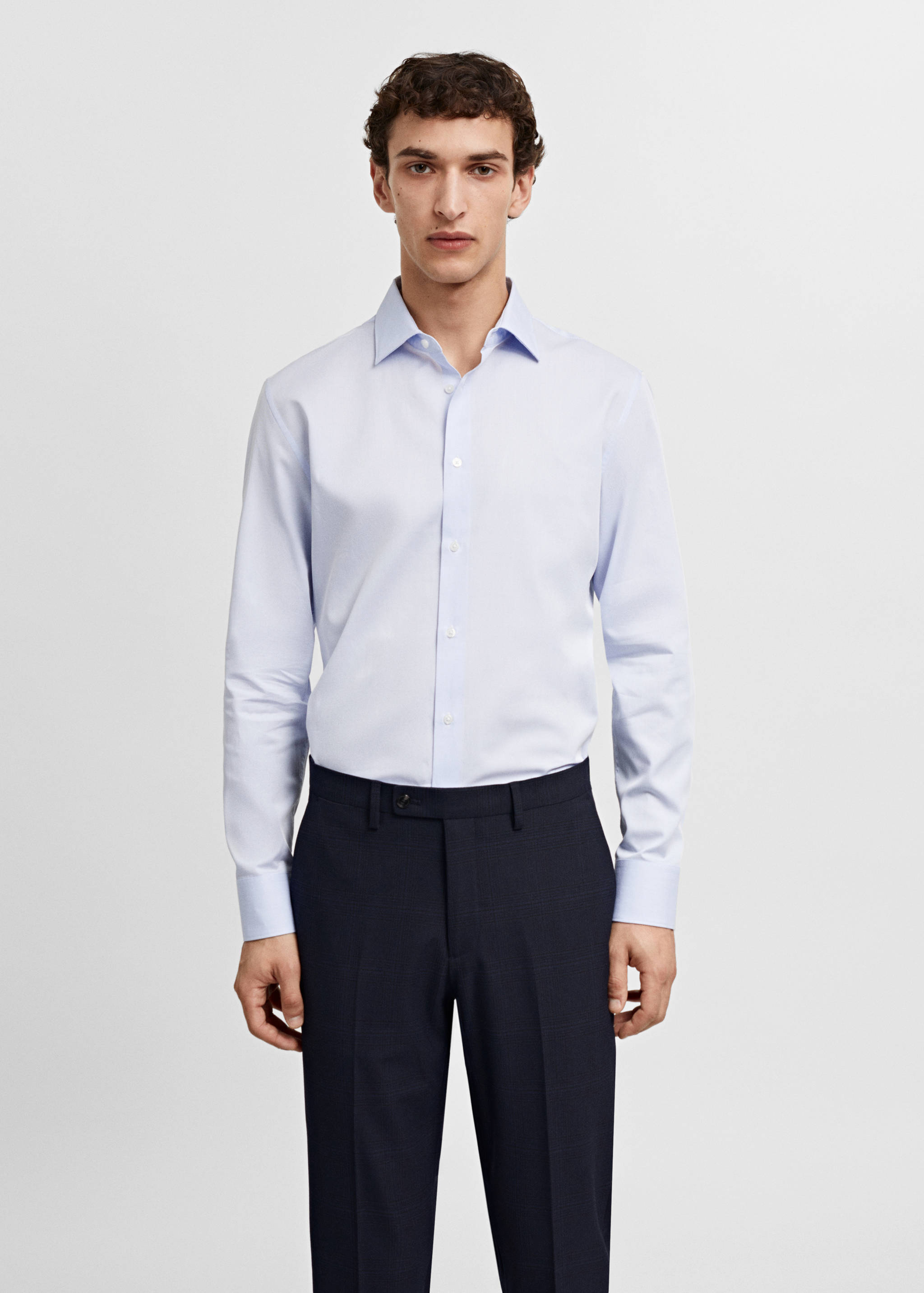 قميص بدلة من قماش البوبلين القطني بقصة ضيقة - رؤية وسط