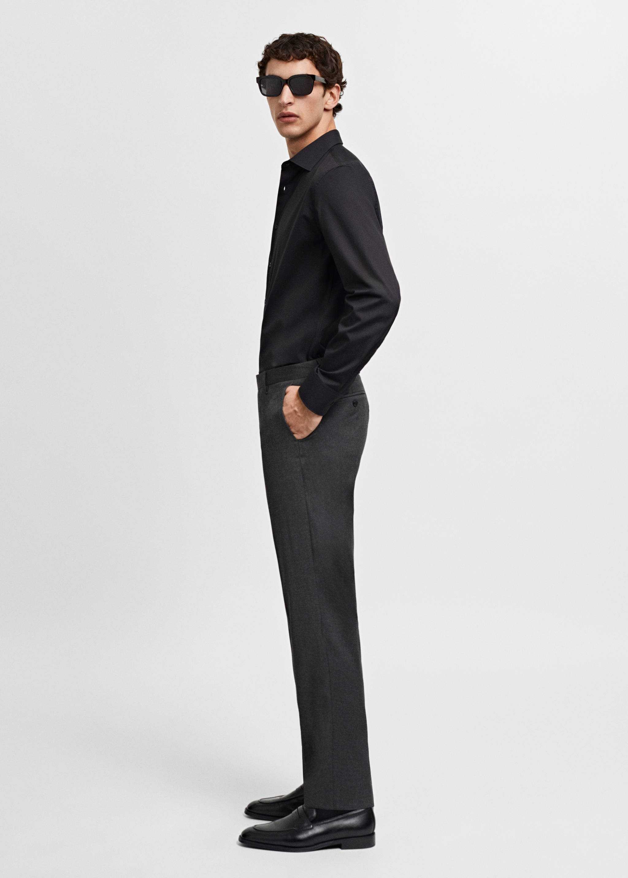 قميص بدلة من قماش البوبلين القطني بقصة ضيقة - تفاصيل المنتج 2