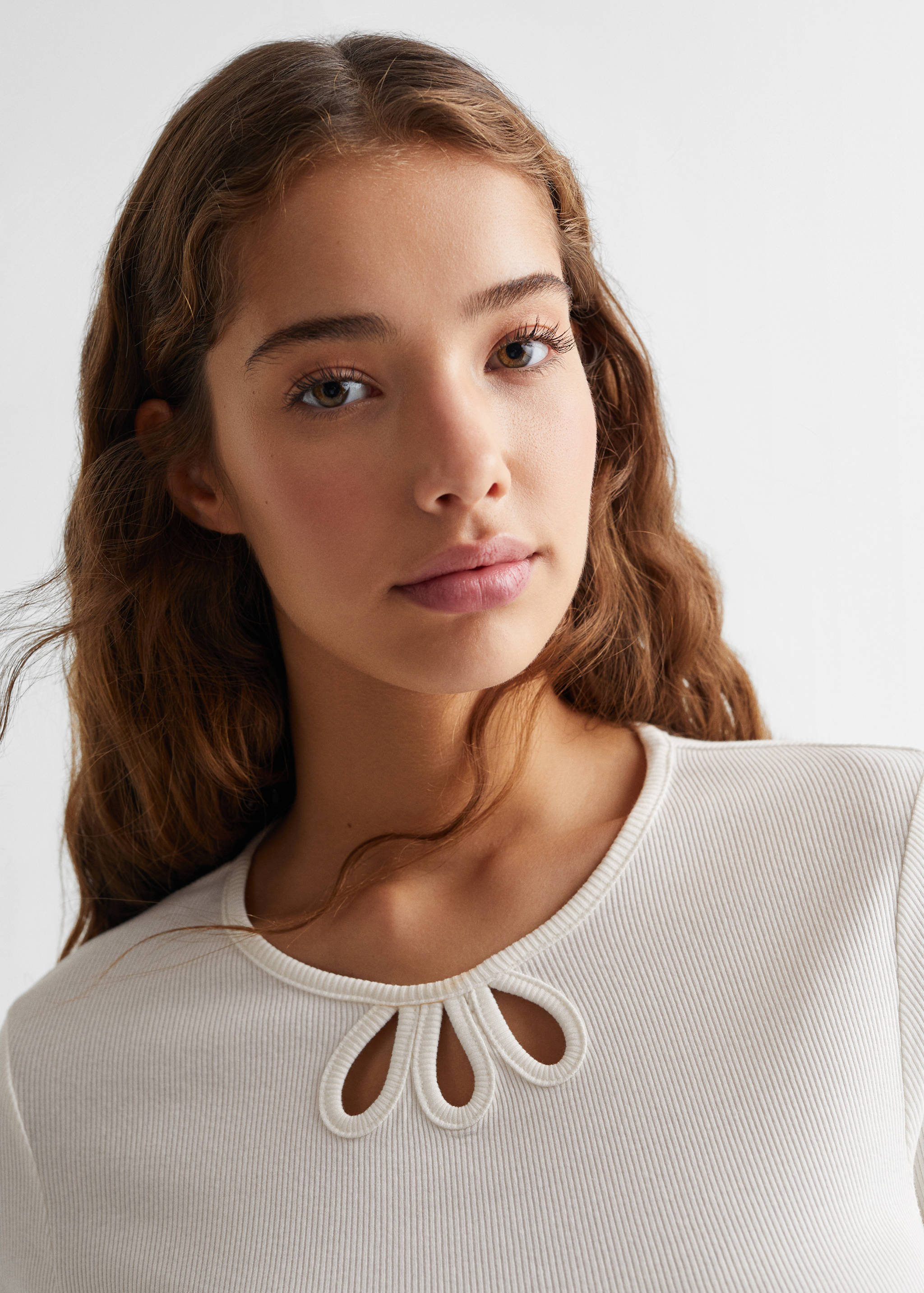 Long-sleeve t-shirt with cut-out - Details of the article 1