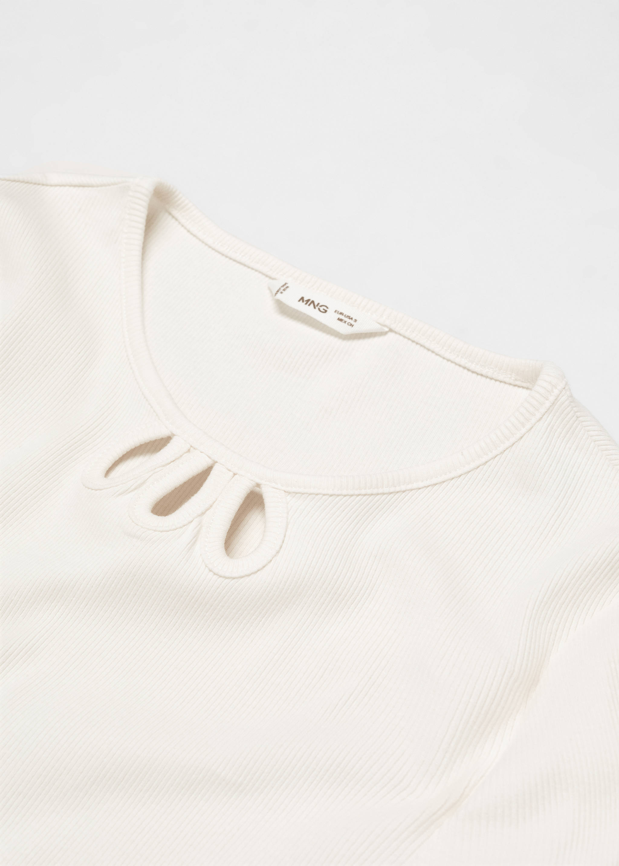 Long-sleeve t-shirt with cut-out - Details of the article 8