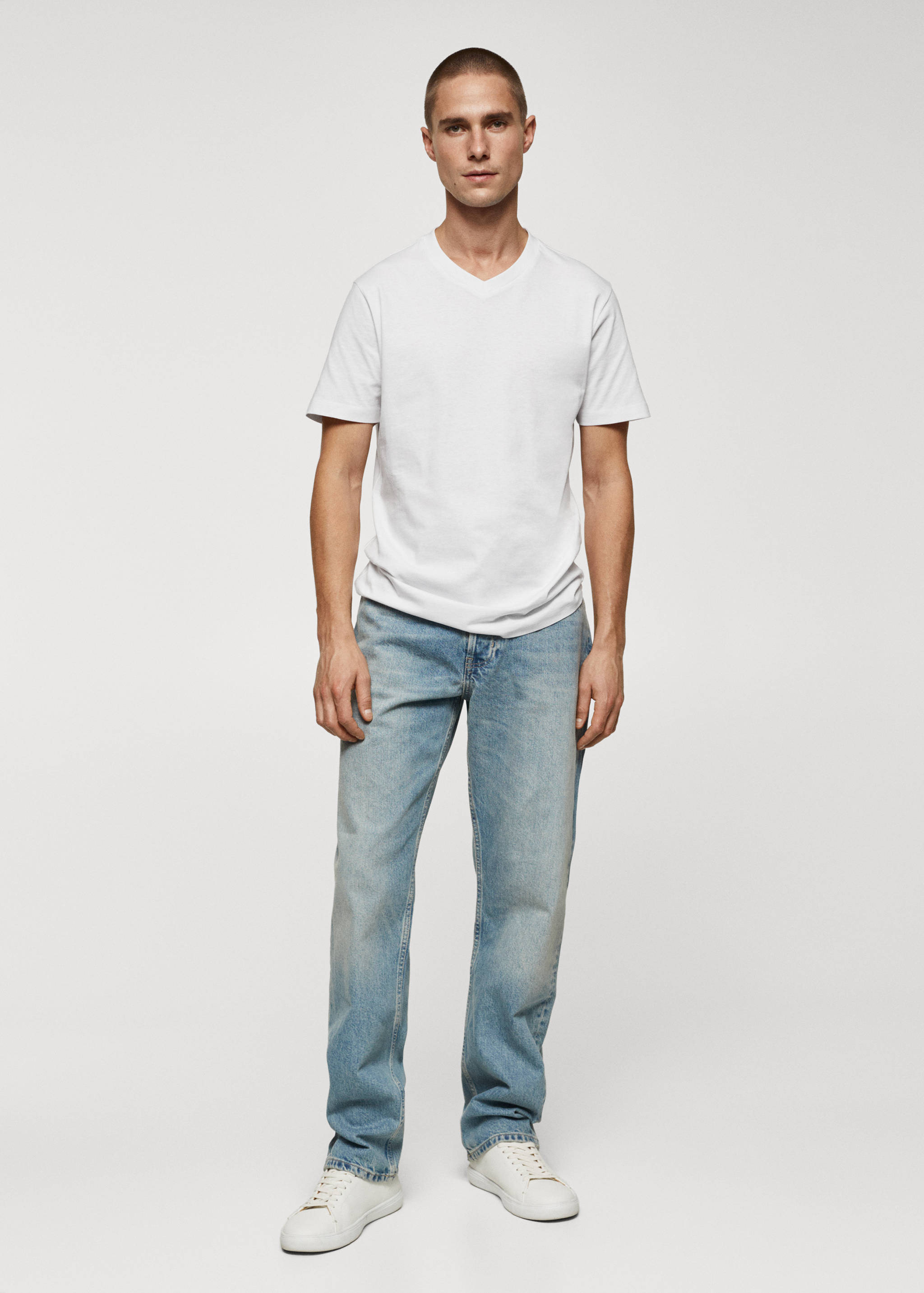 Basic cotton V-neck T-shirt - General plane