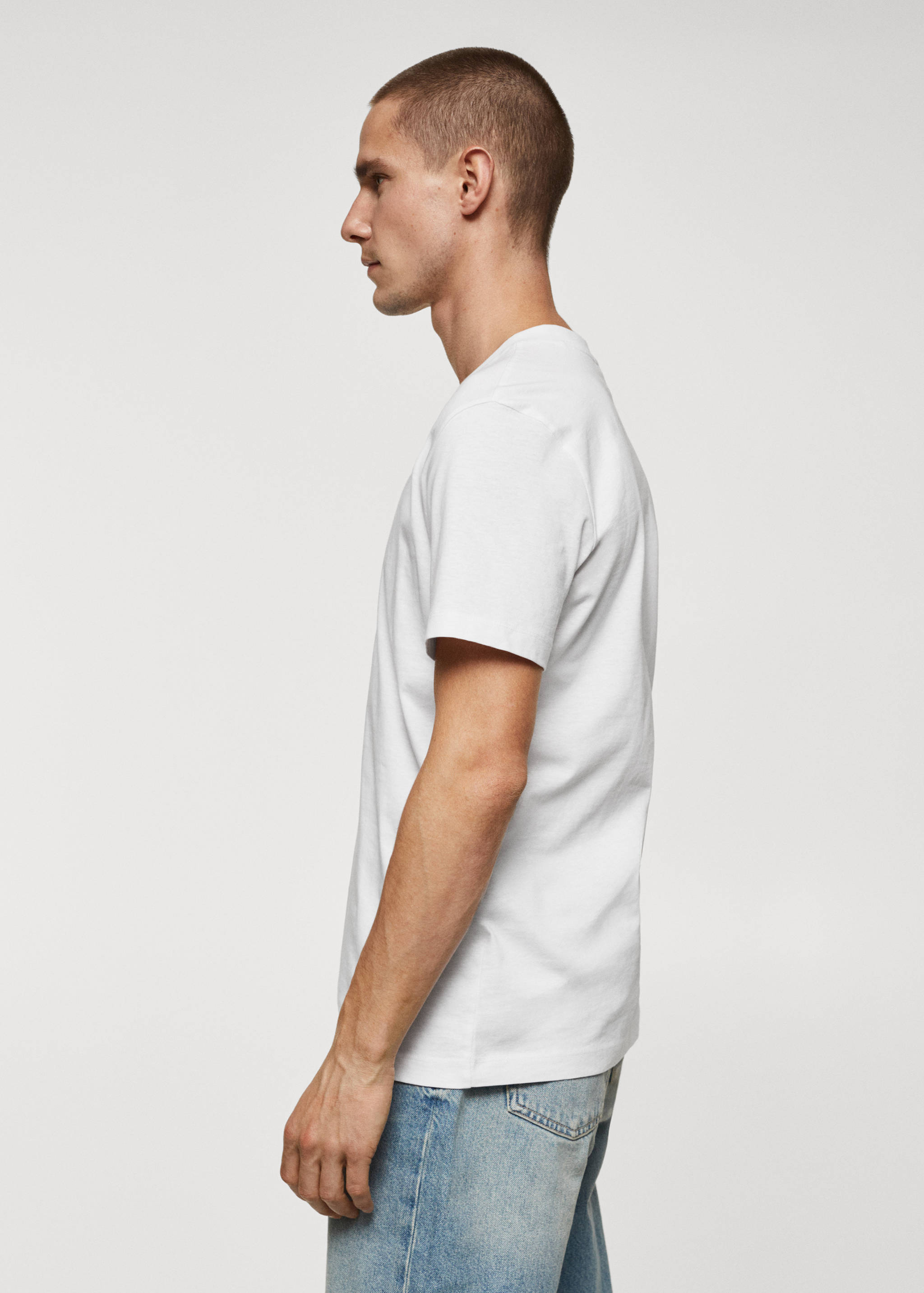 Basic cotton V-neck T-shirt - Details of the article 2