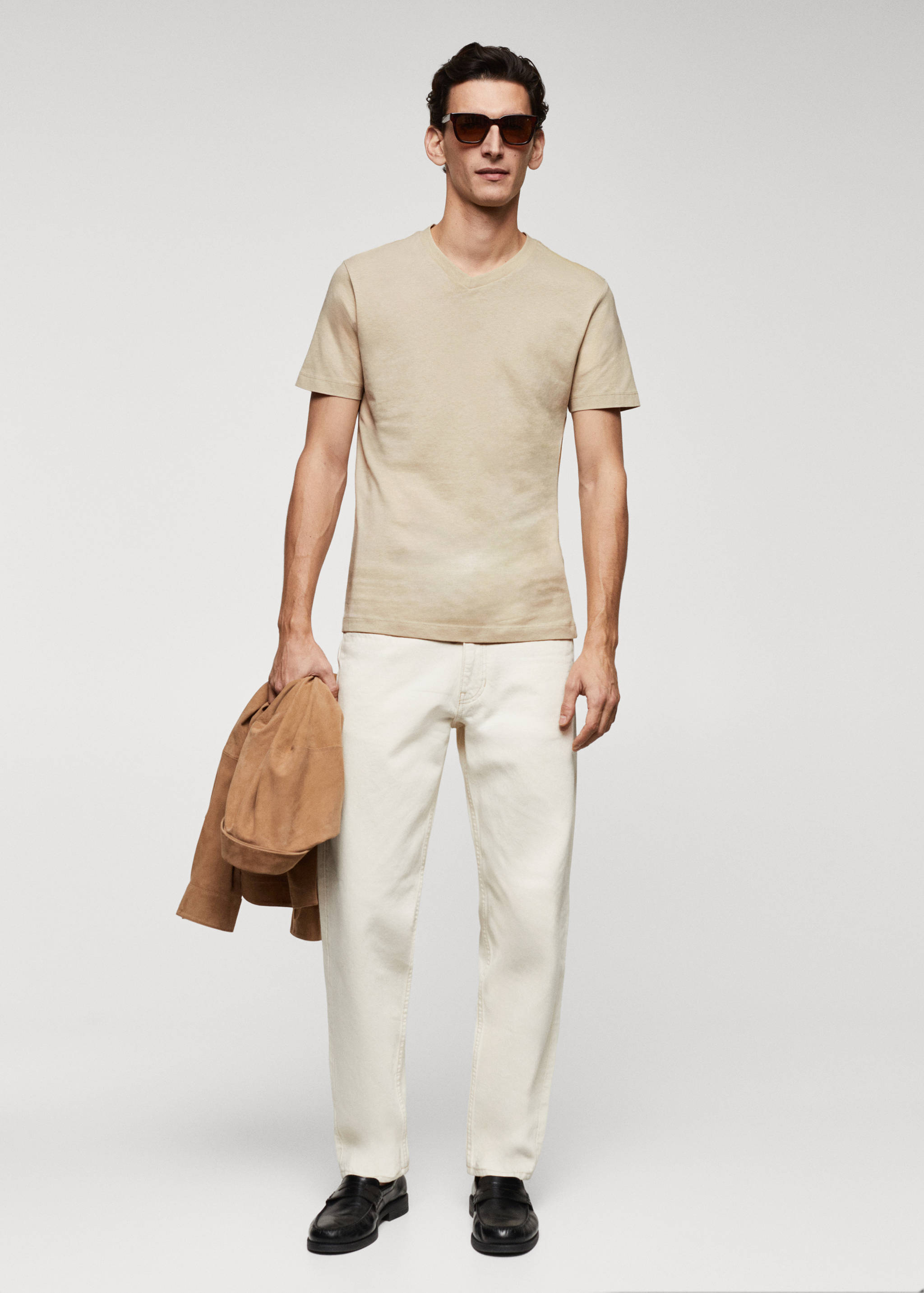 Basic cotton V-neck T-shirt - General plane