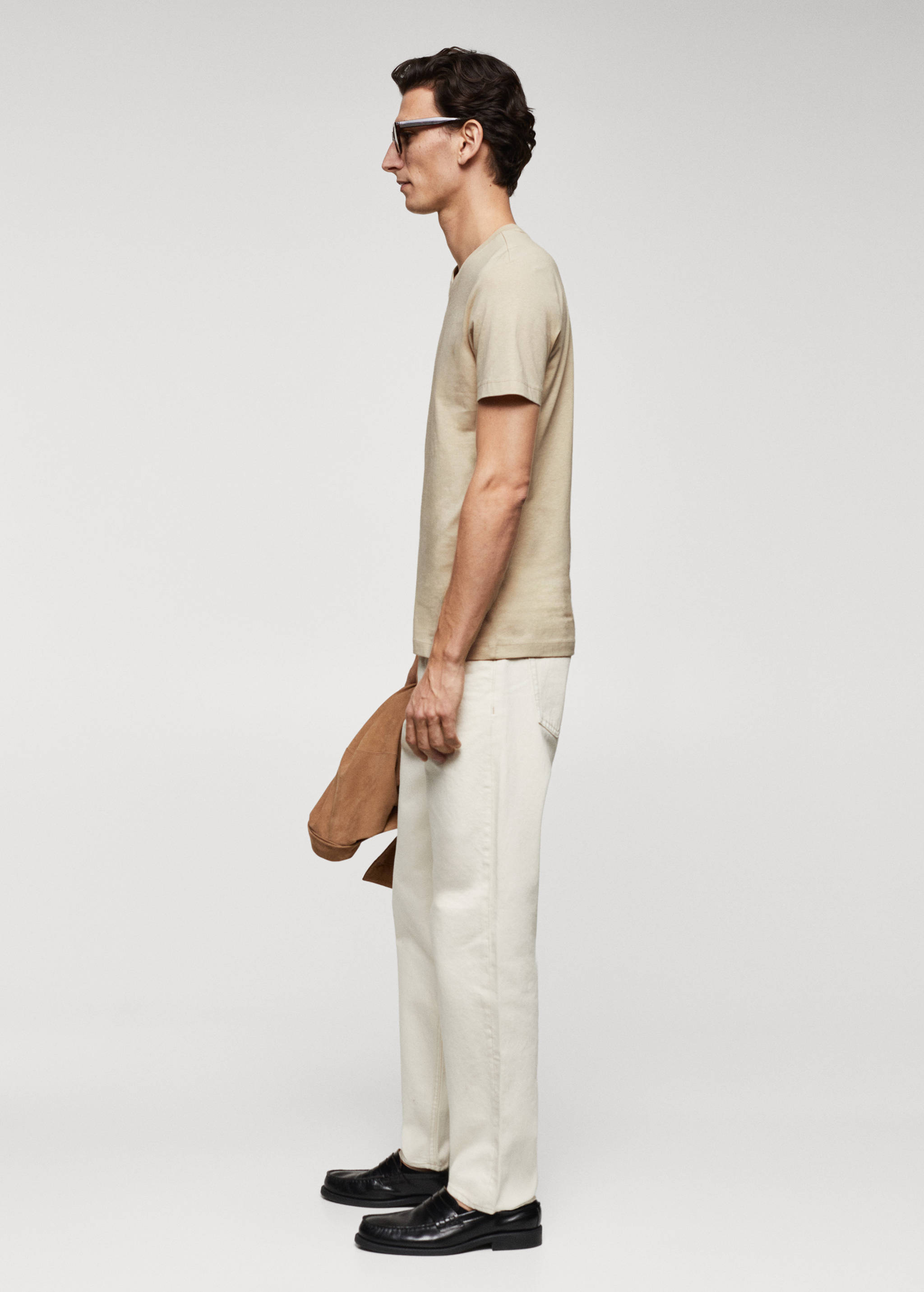 Basic cotton V-neck T-shirt - Details of the article 2