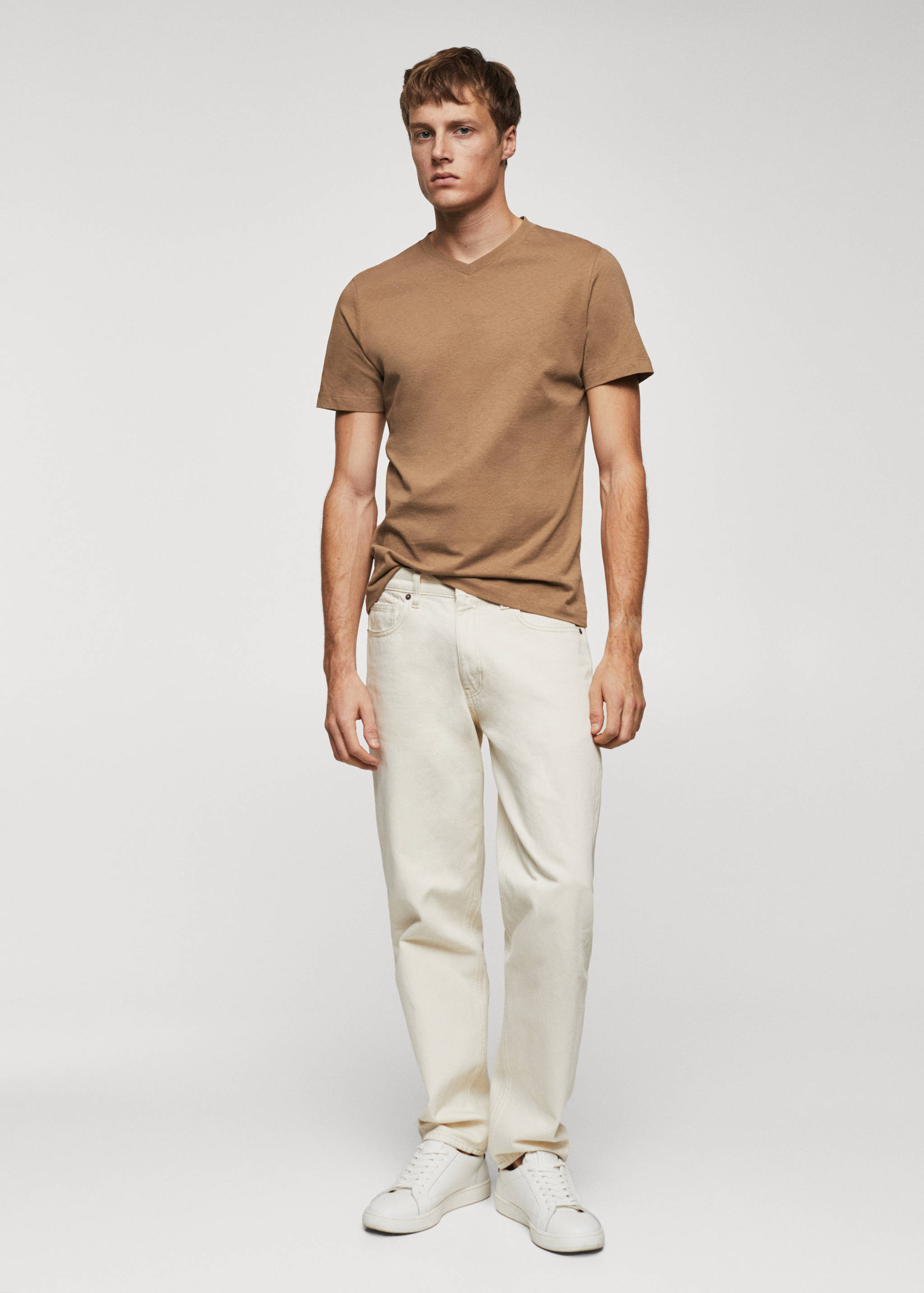 Basic cotton V-neck T-shirt - General plane
