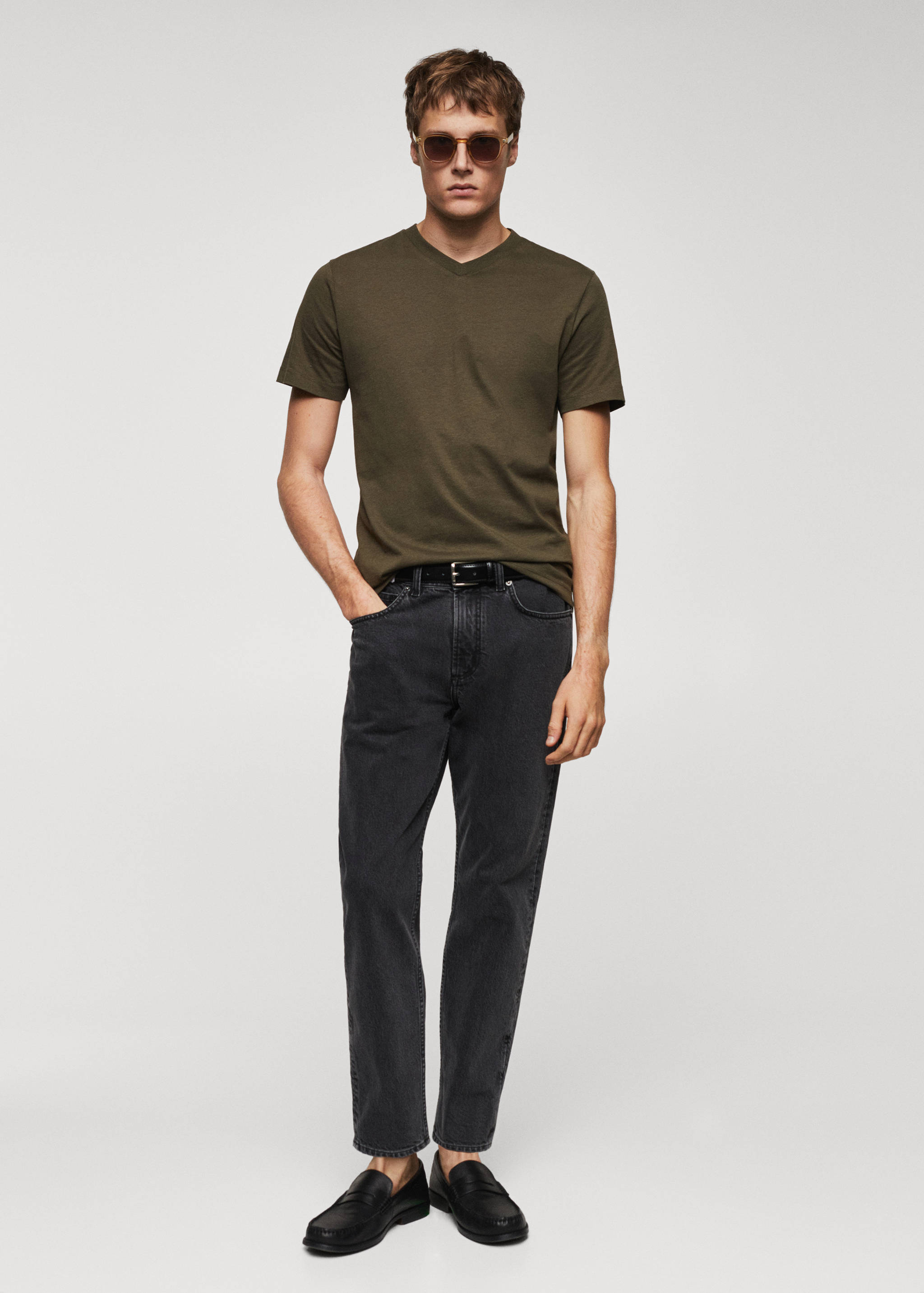 Basic cotton V-neck T-shirt - General plane