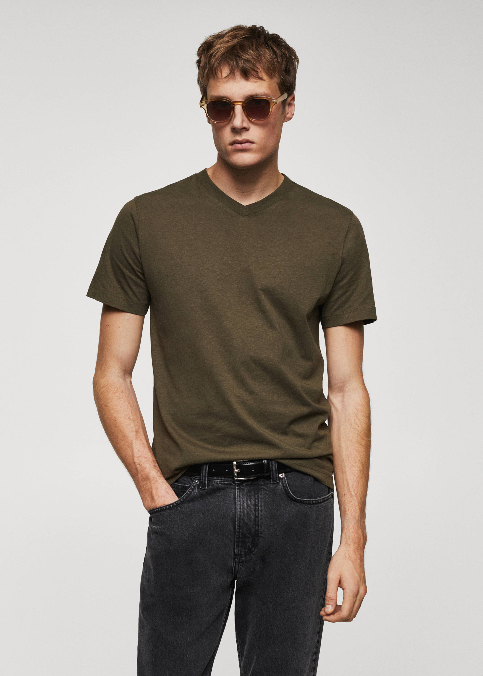 Basic cotton V-neck T-shirt - Medium plane
