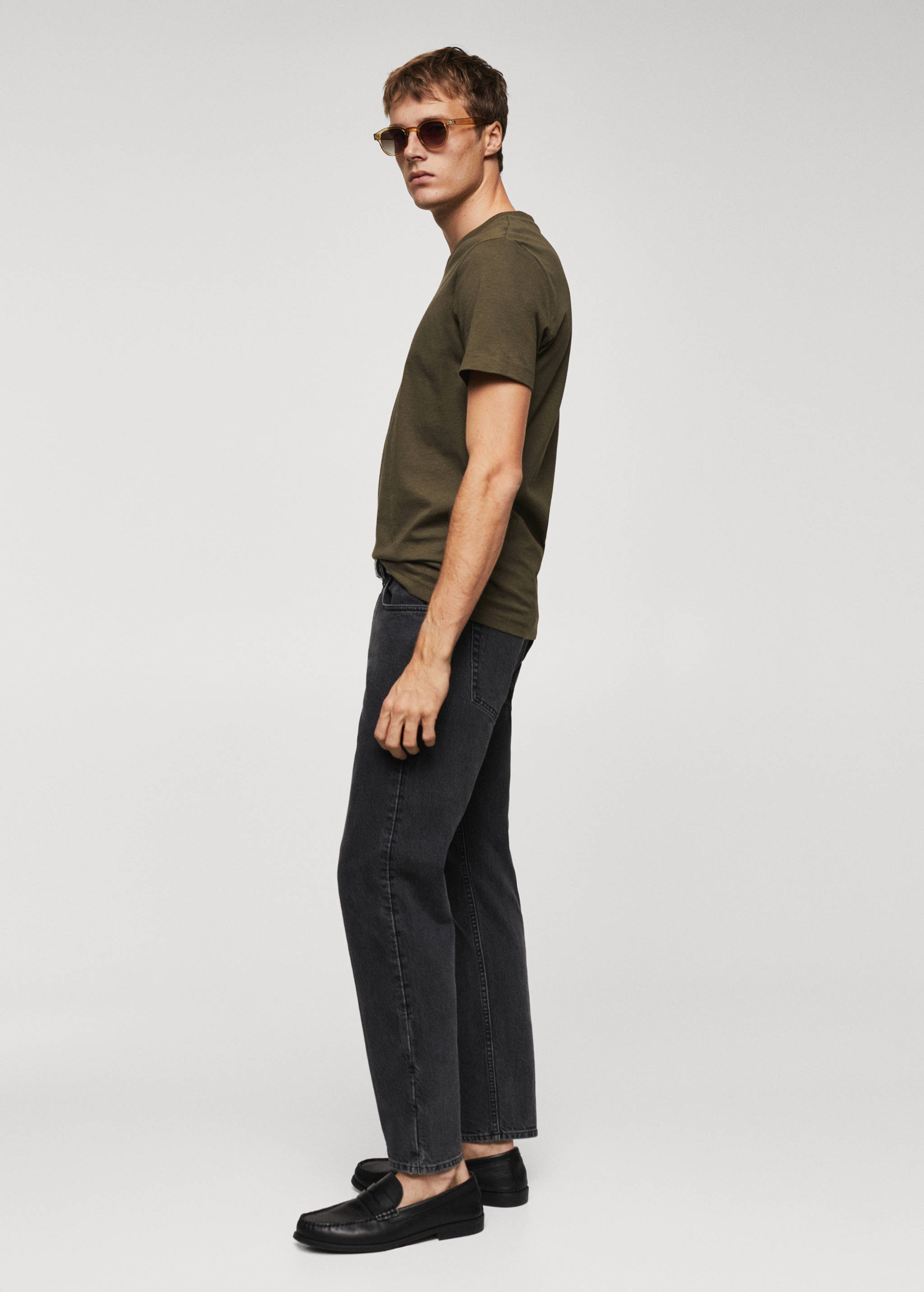 Basic cotton V-neck T-shirt - Details of the article 2