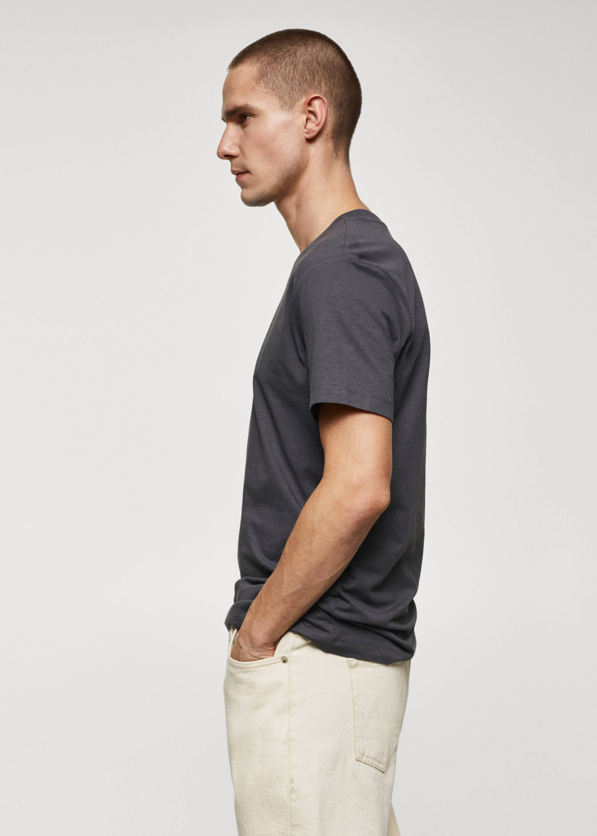 Basic cotton V-neck T-shirt - Details of the article 2
