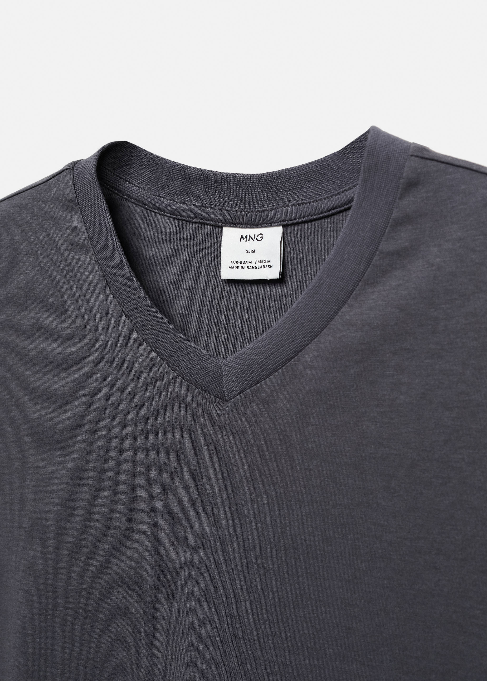 Basic cotton V-neck T-shirt - Details of the article 8