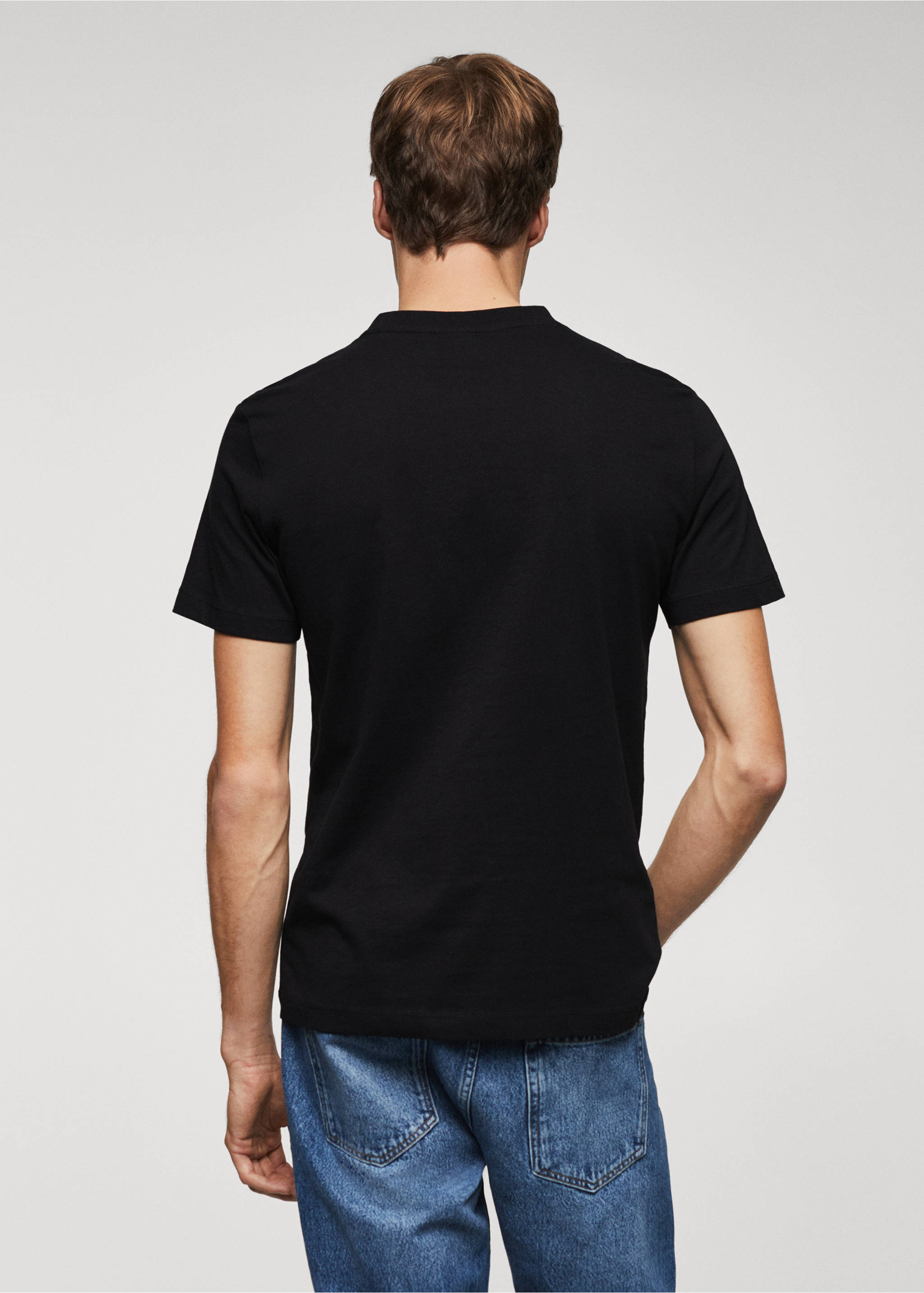 Camiseta básica algodón cuello pico - Reverso del artículo, Negro. Ref: 67090643-00.