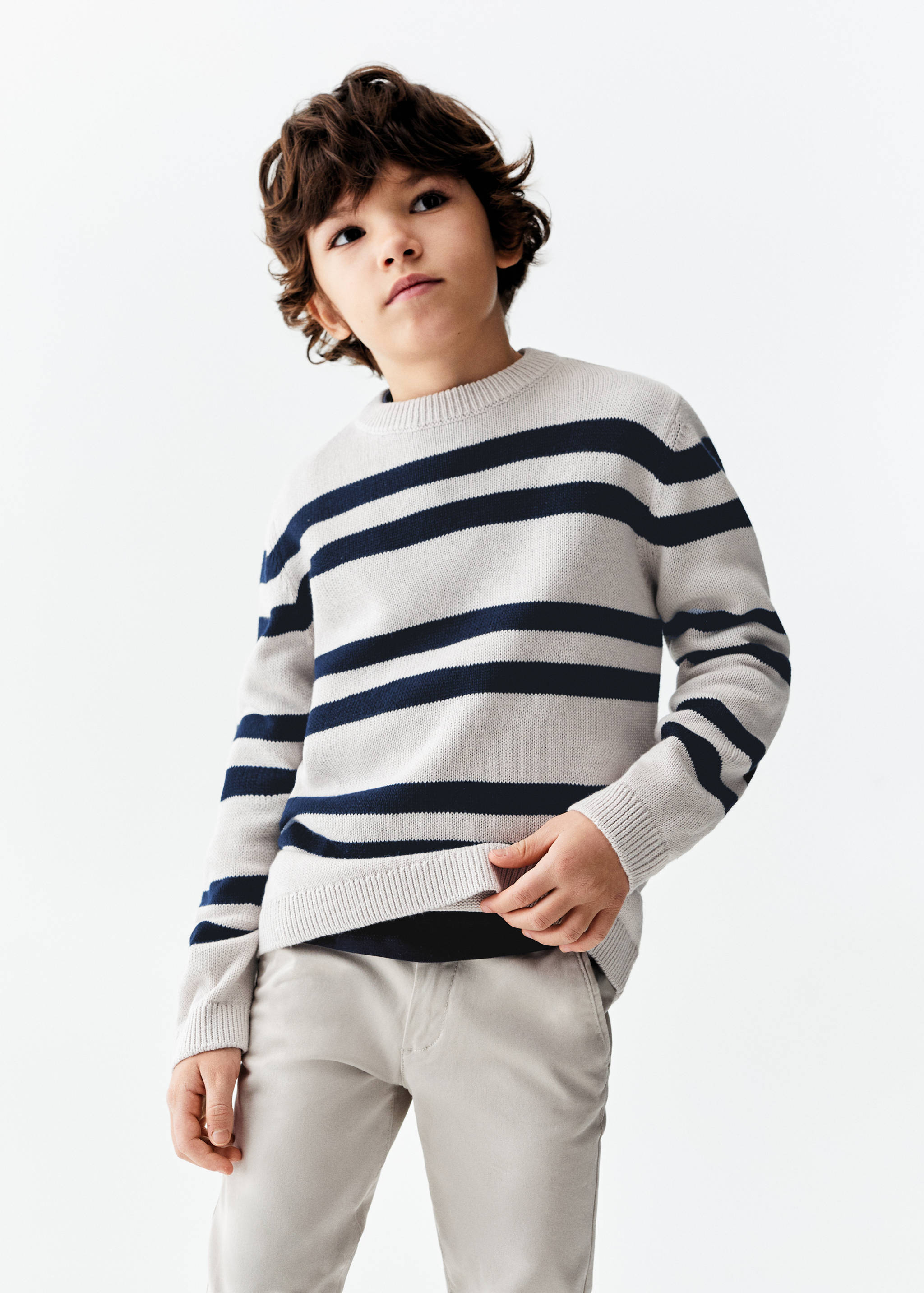 Camisola de malha às riscas - Plano médio