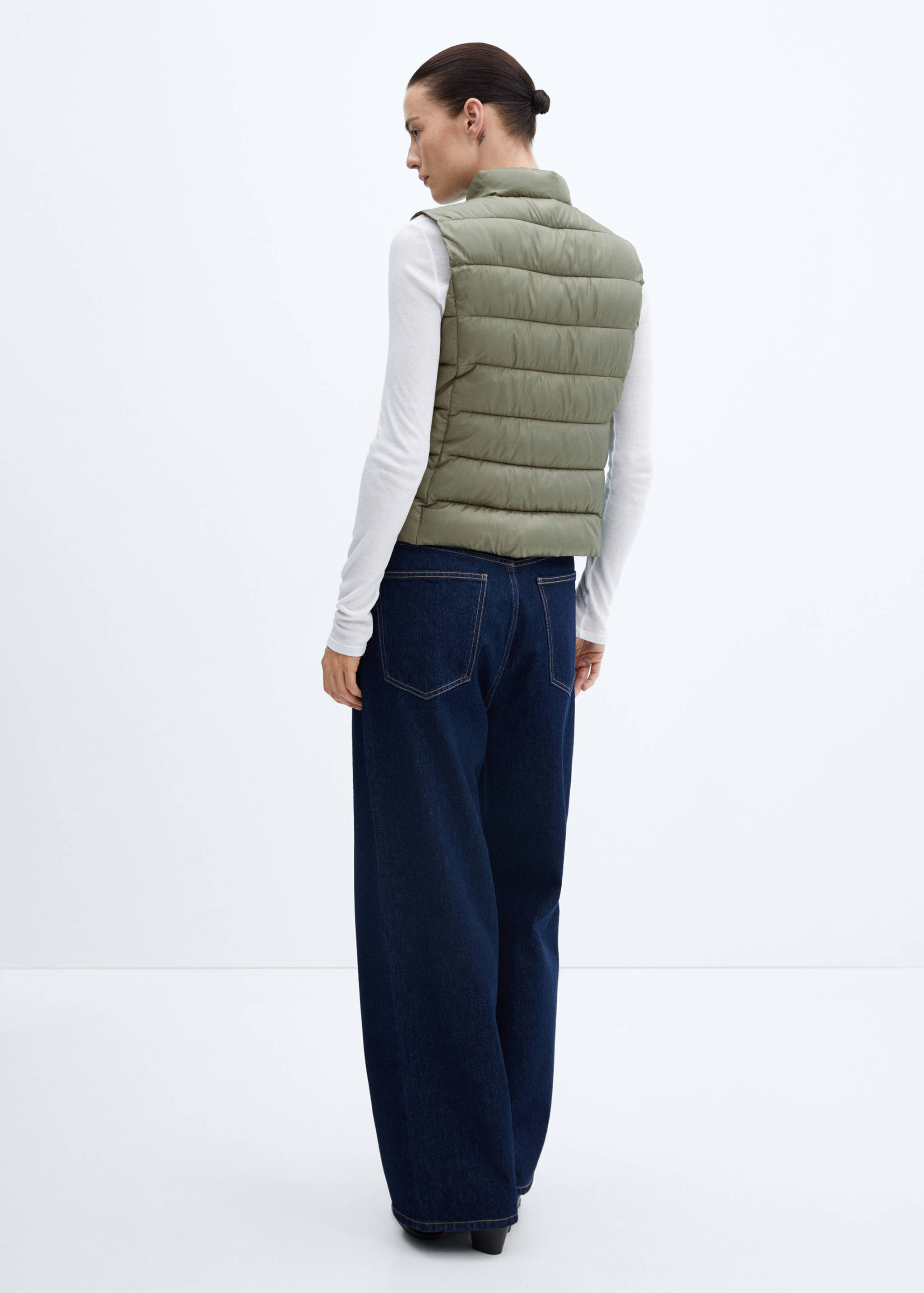 Ultra-light quilted vest - Reverse of the article