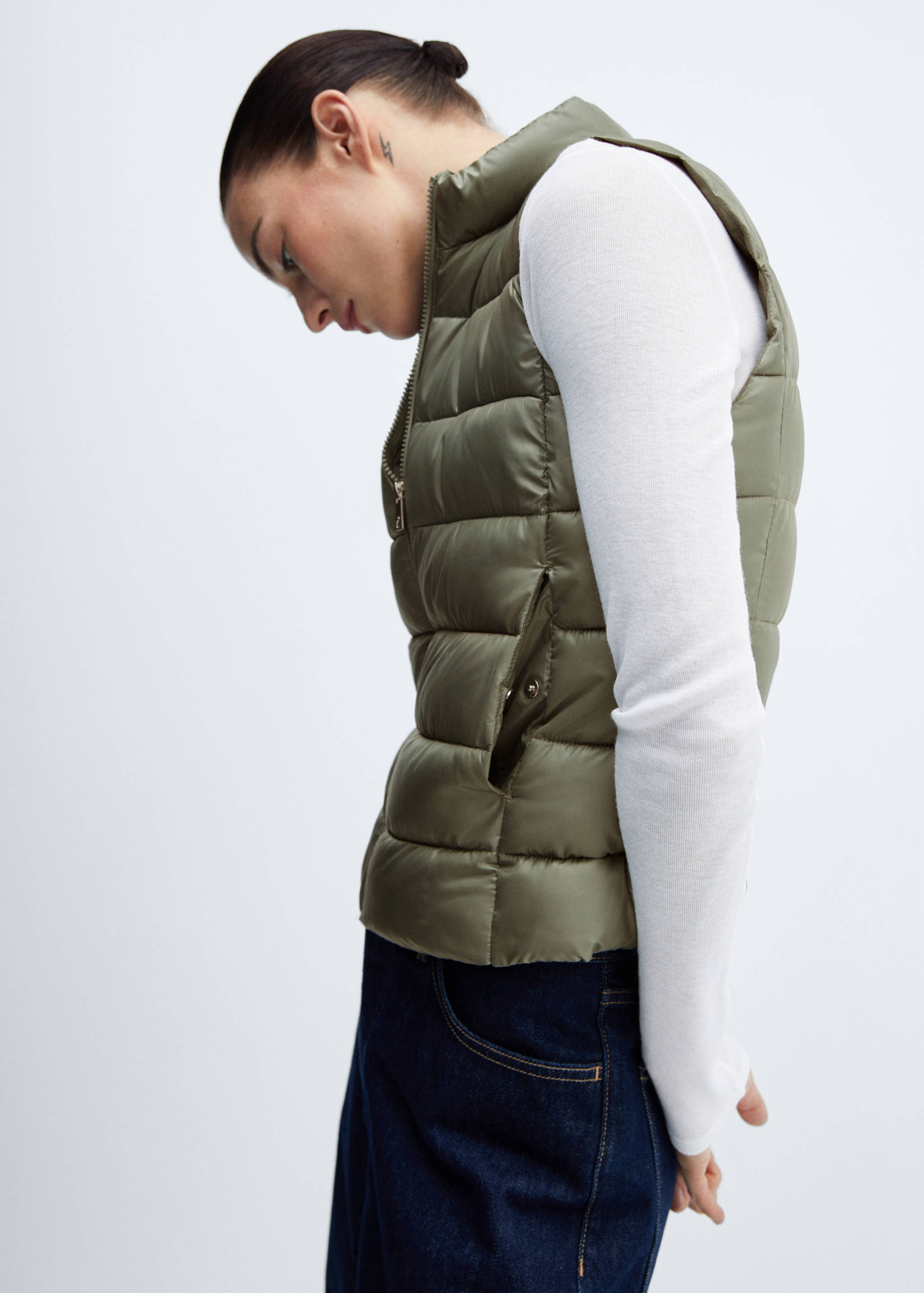 Ultra-light quilted vest - Details of the article 2
