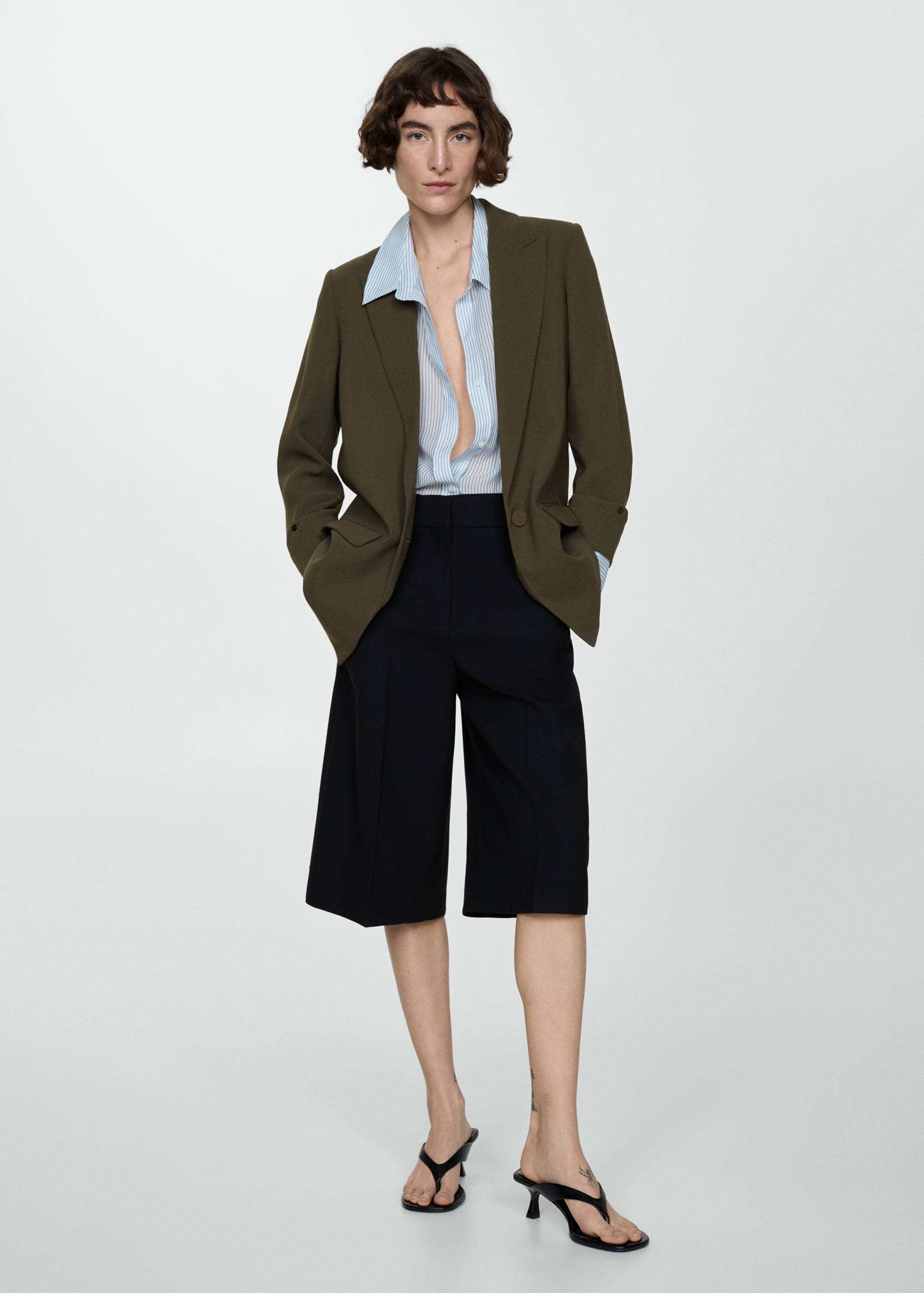 Tailored jacket with turn-down sleeves - General plane