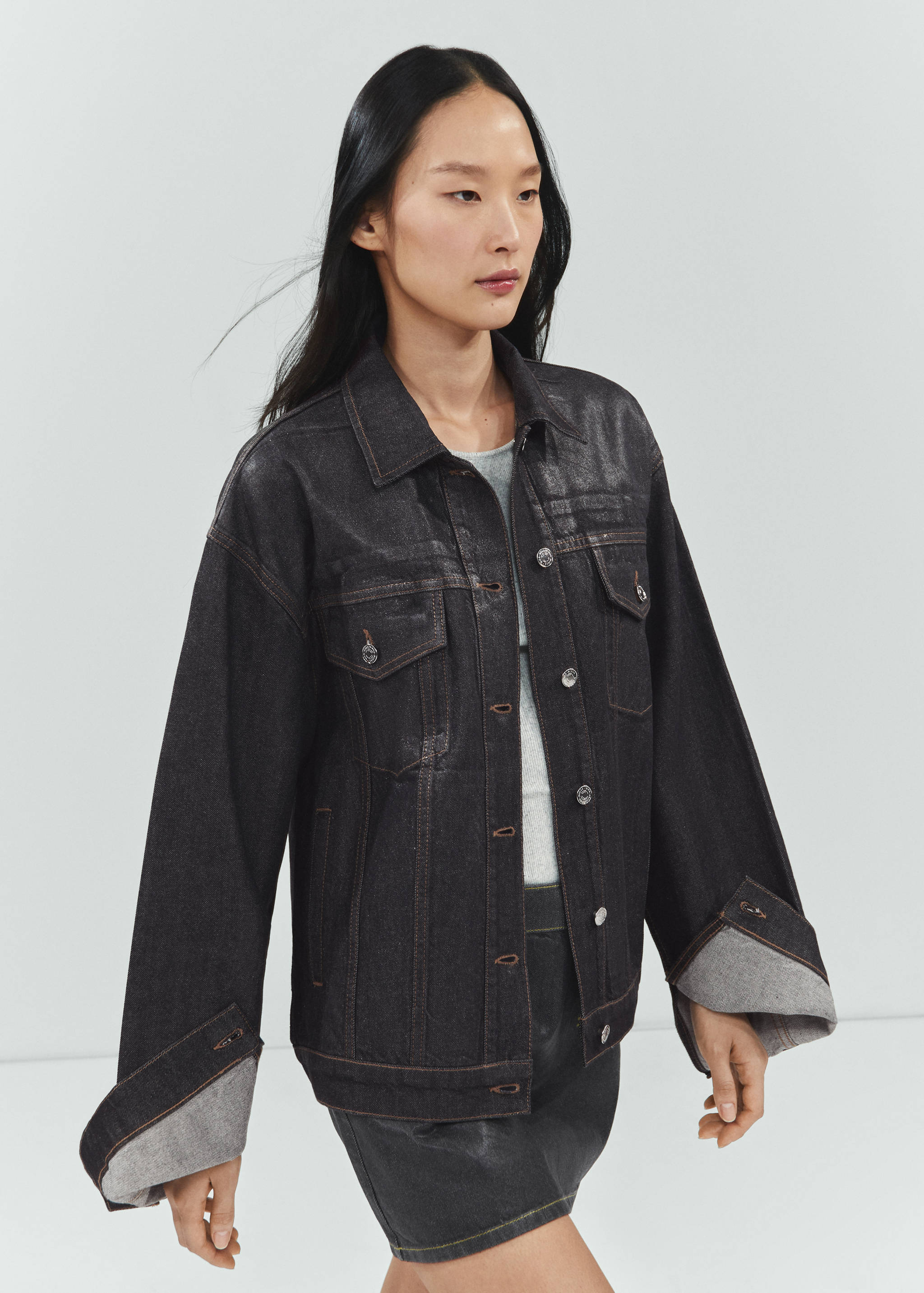Mango Oversize folyo denim mont görsel 8