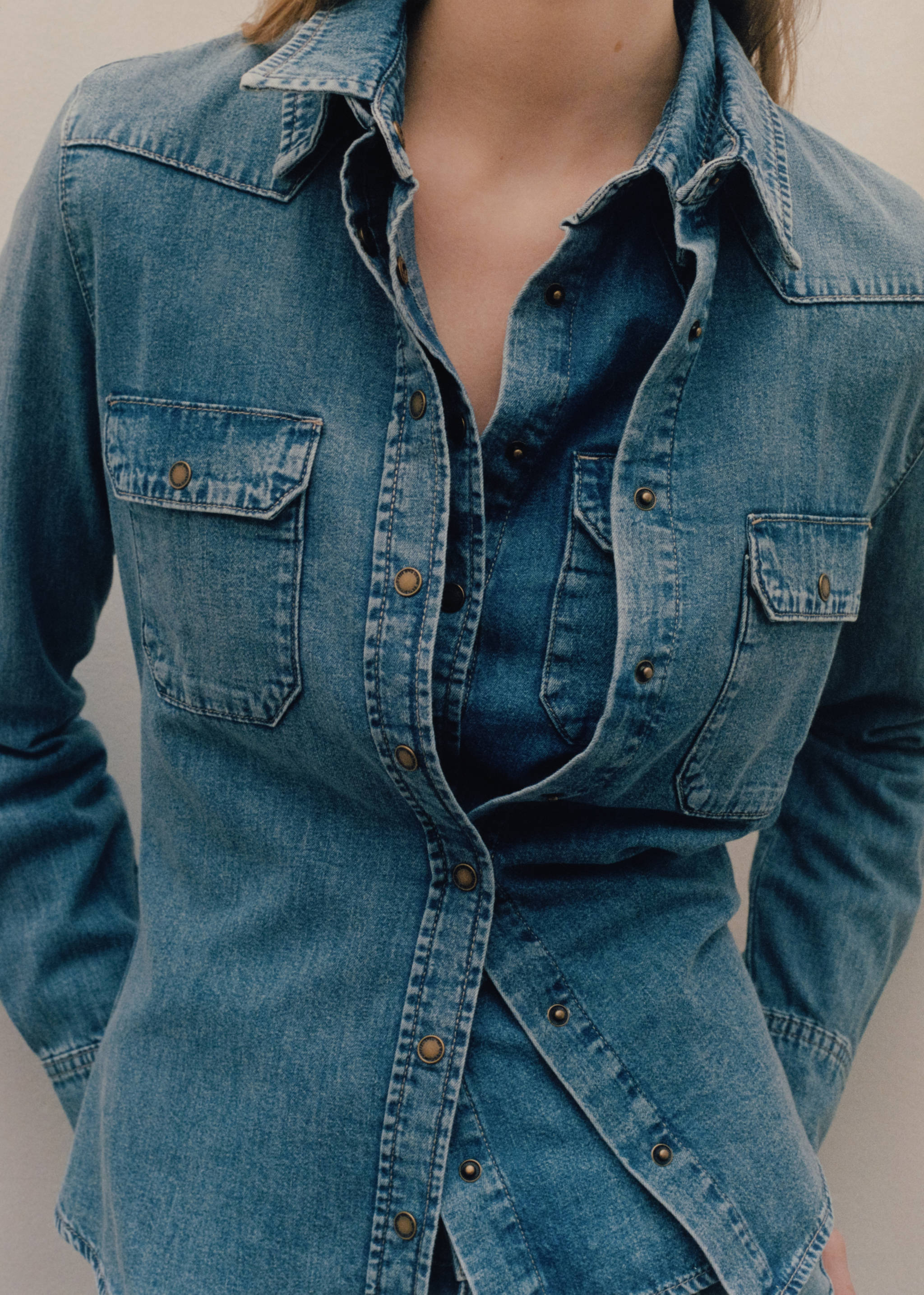 Chest-pocket denim shirt - Details of the article 9