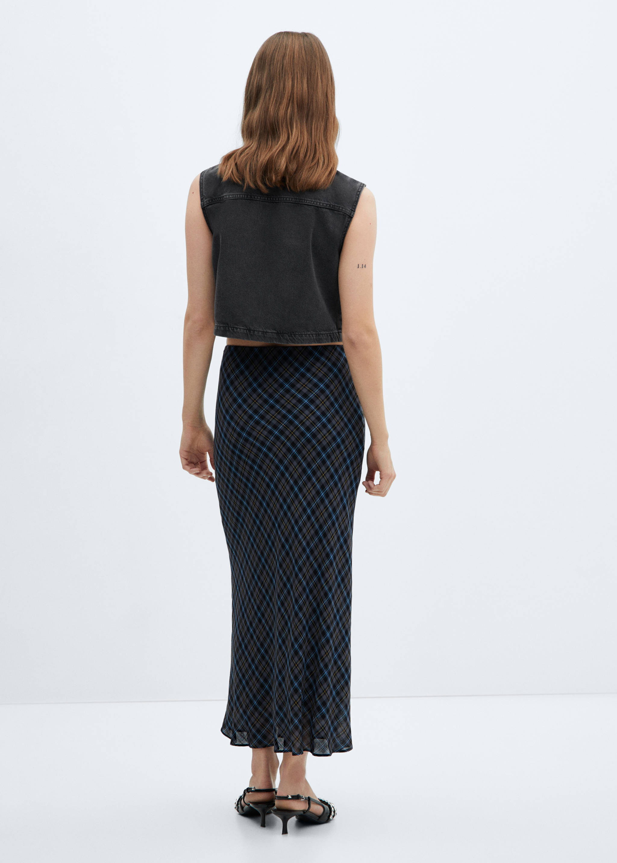 Прямые джинсы с принтом и посадкой на талии - Обратная сторона изделия