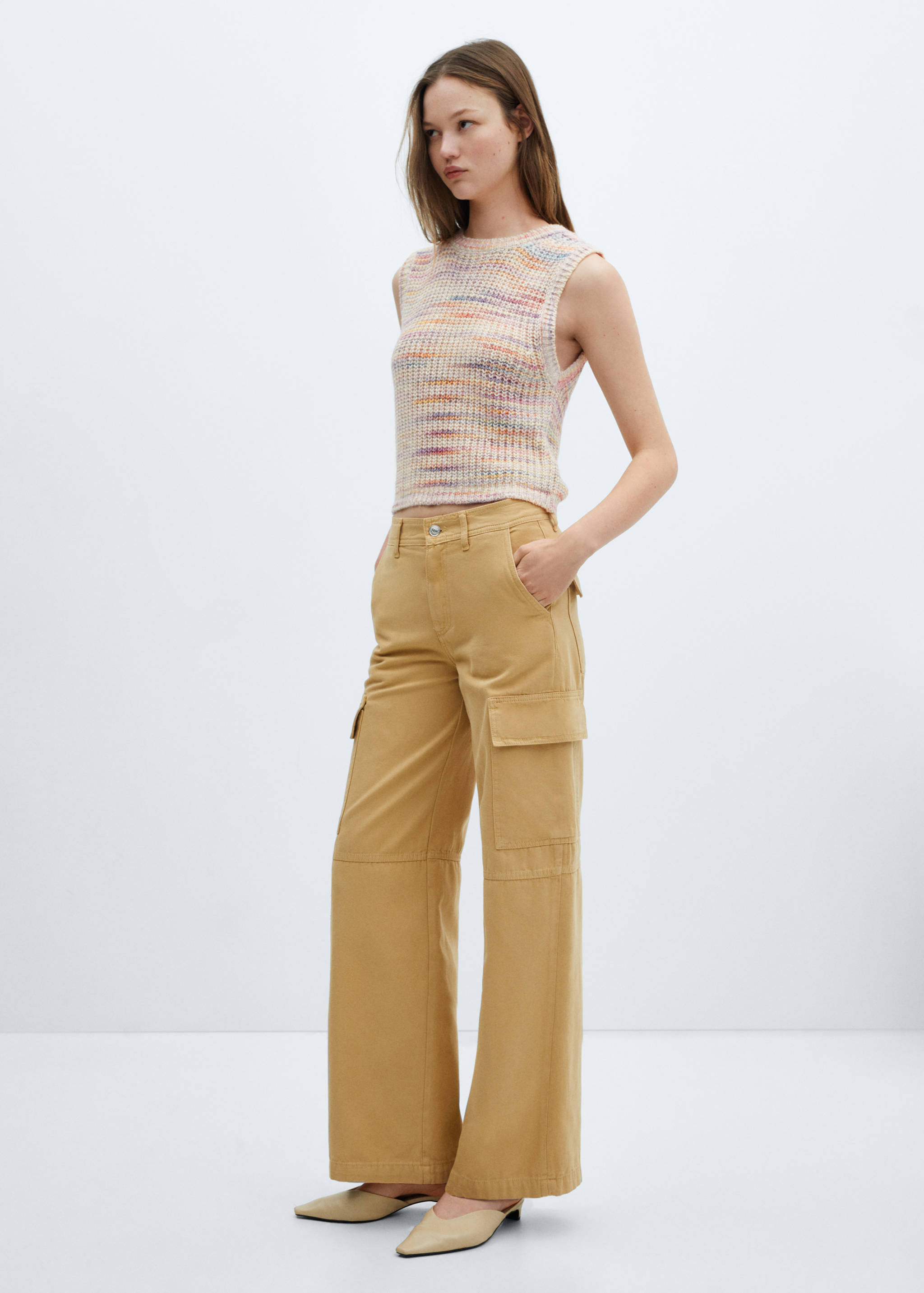 Multi-coloured knitted gilet - General plane