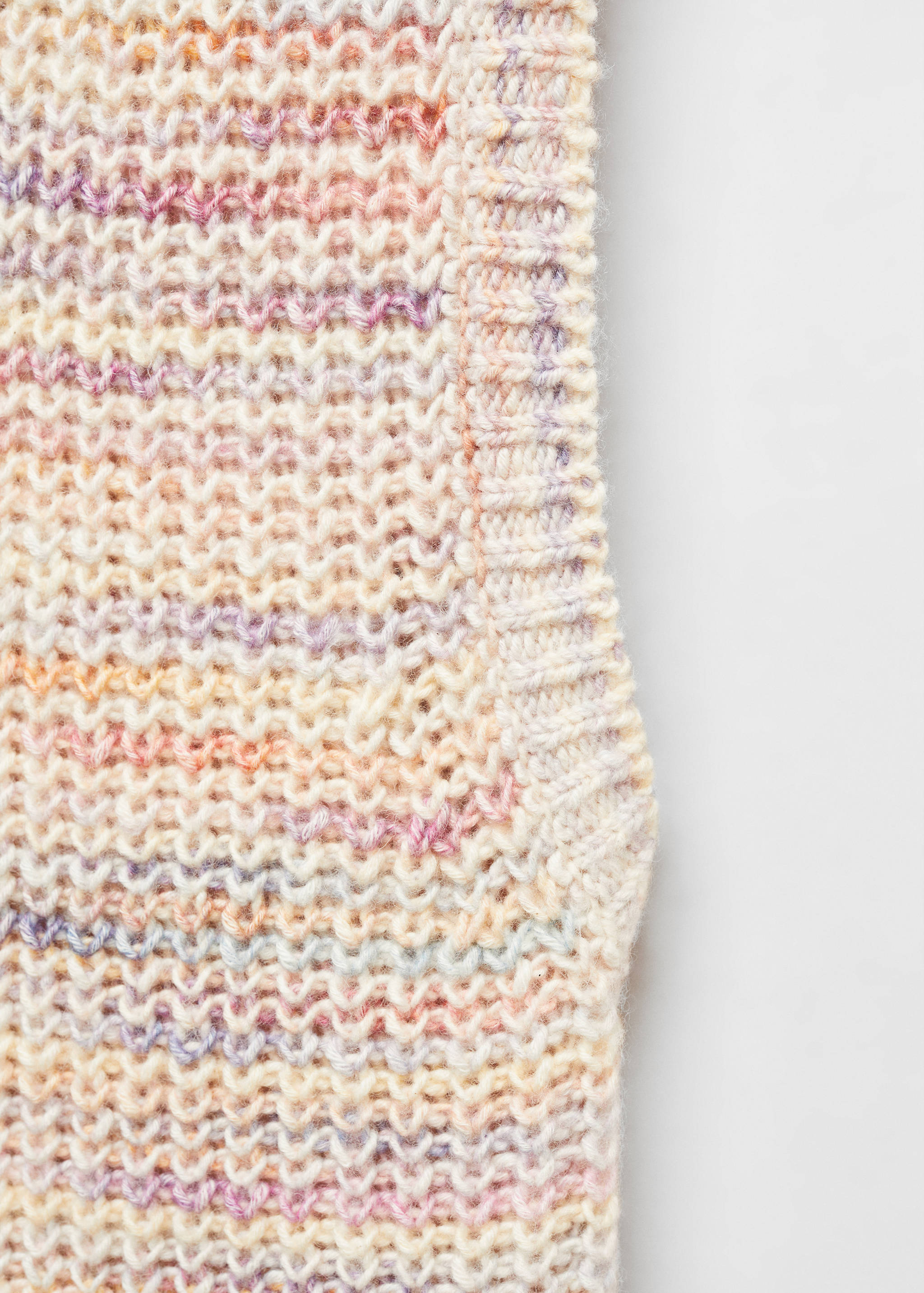 Multi-coloured knitted gilet - Details of the article 8