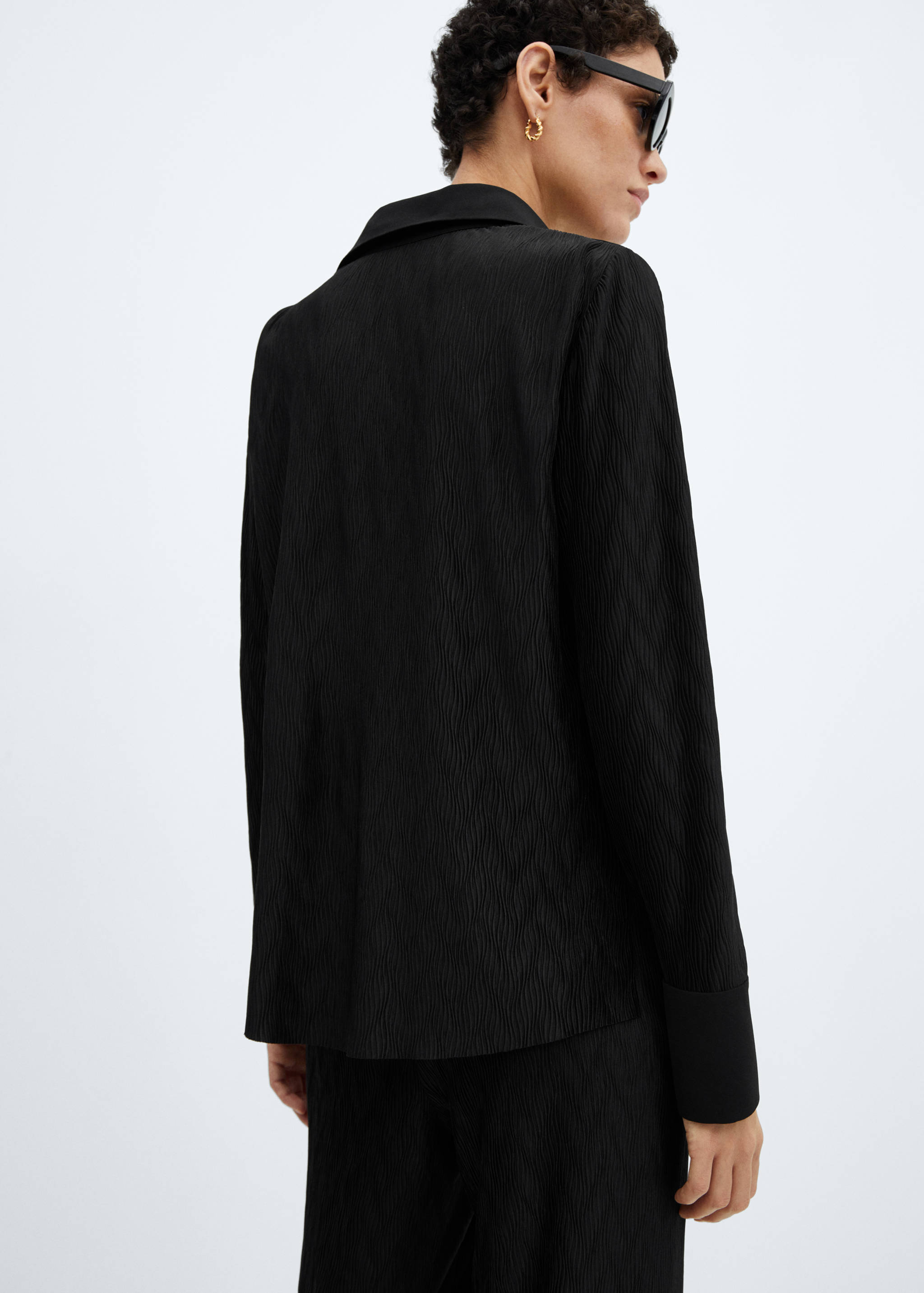 Фактурная рубашка с пуговицами - Обратная сторона изделия