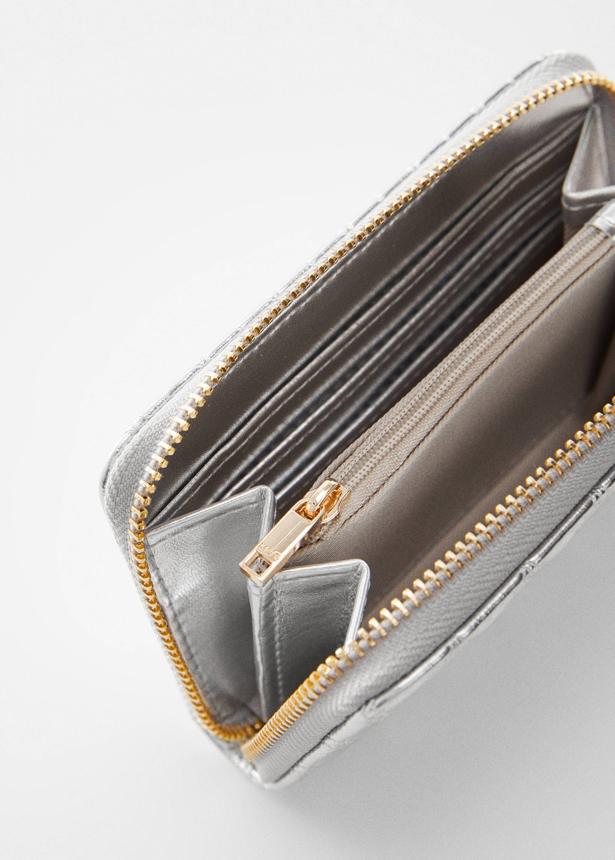 Billetera acolchada logo - Plano medio