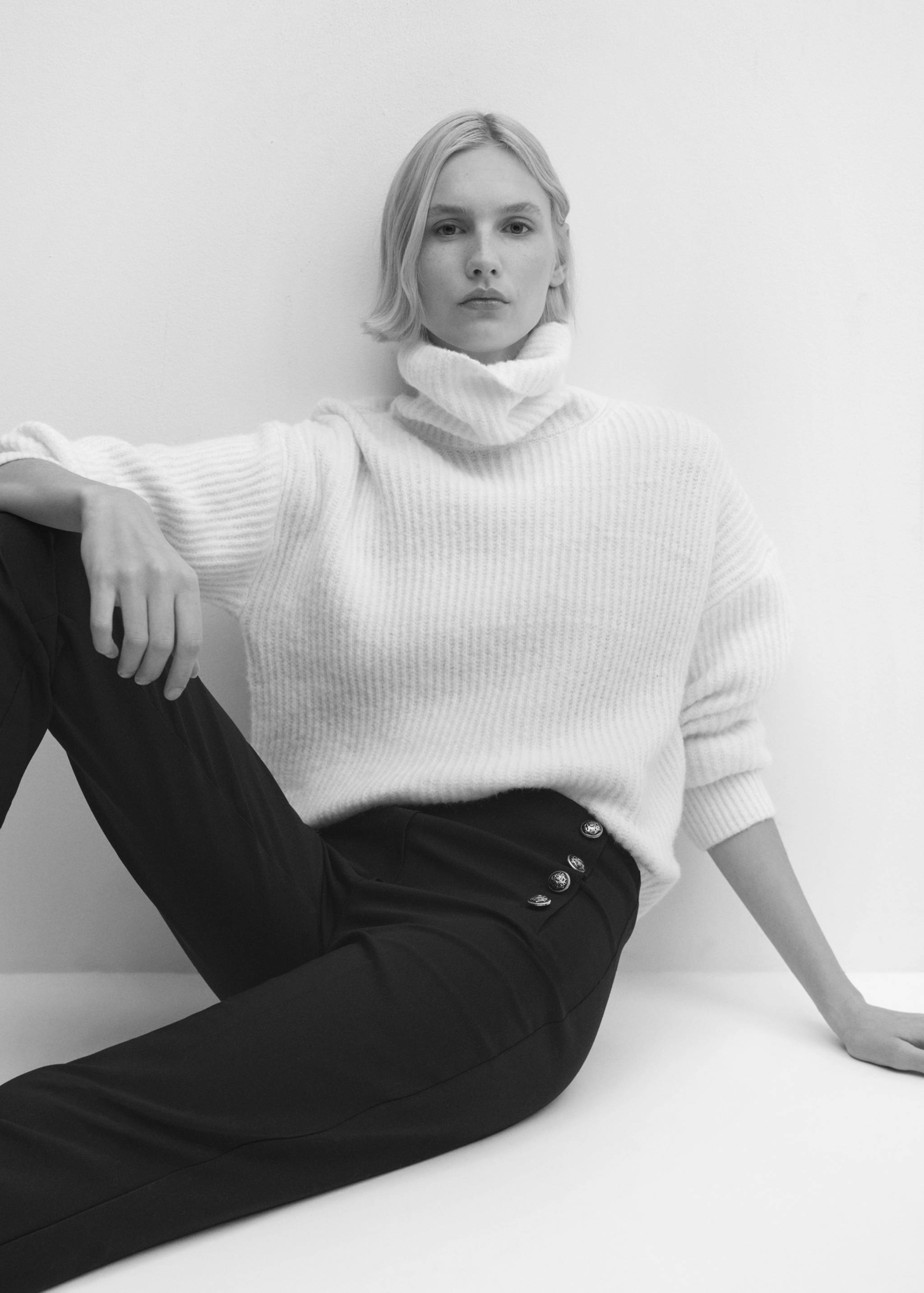 Pantalón crop botones - Detalle del artículo 2