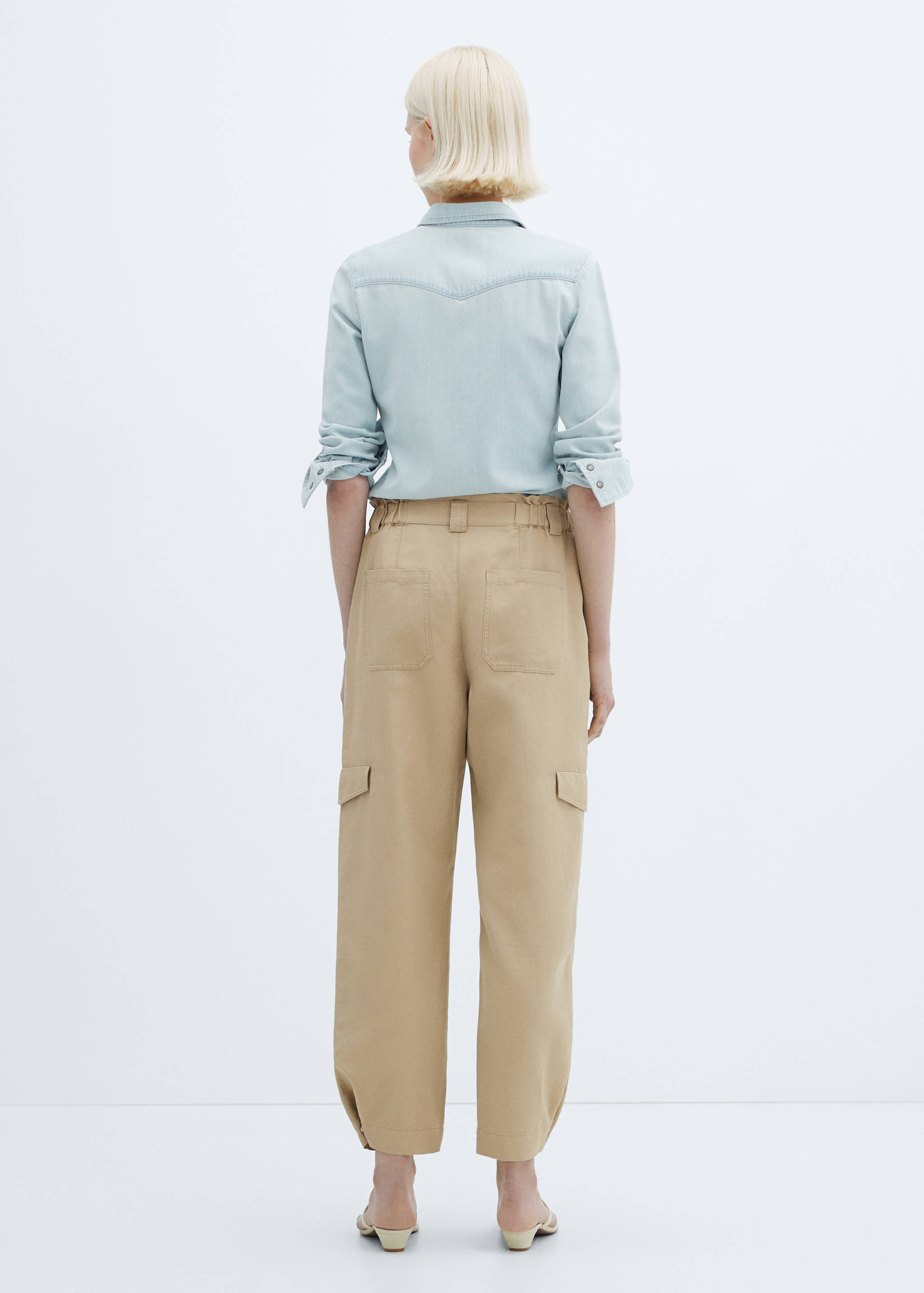 Linen cargo trousers - Reverse of the article