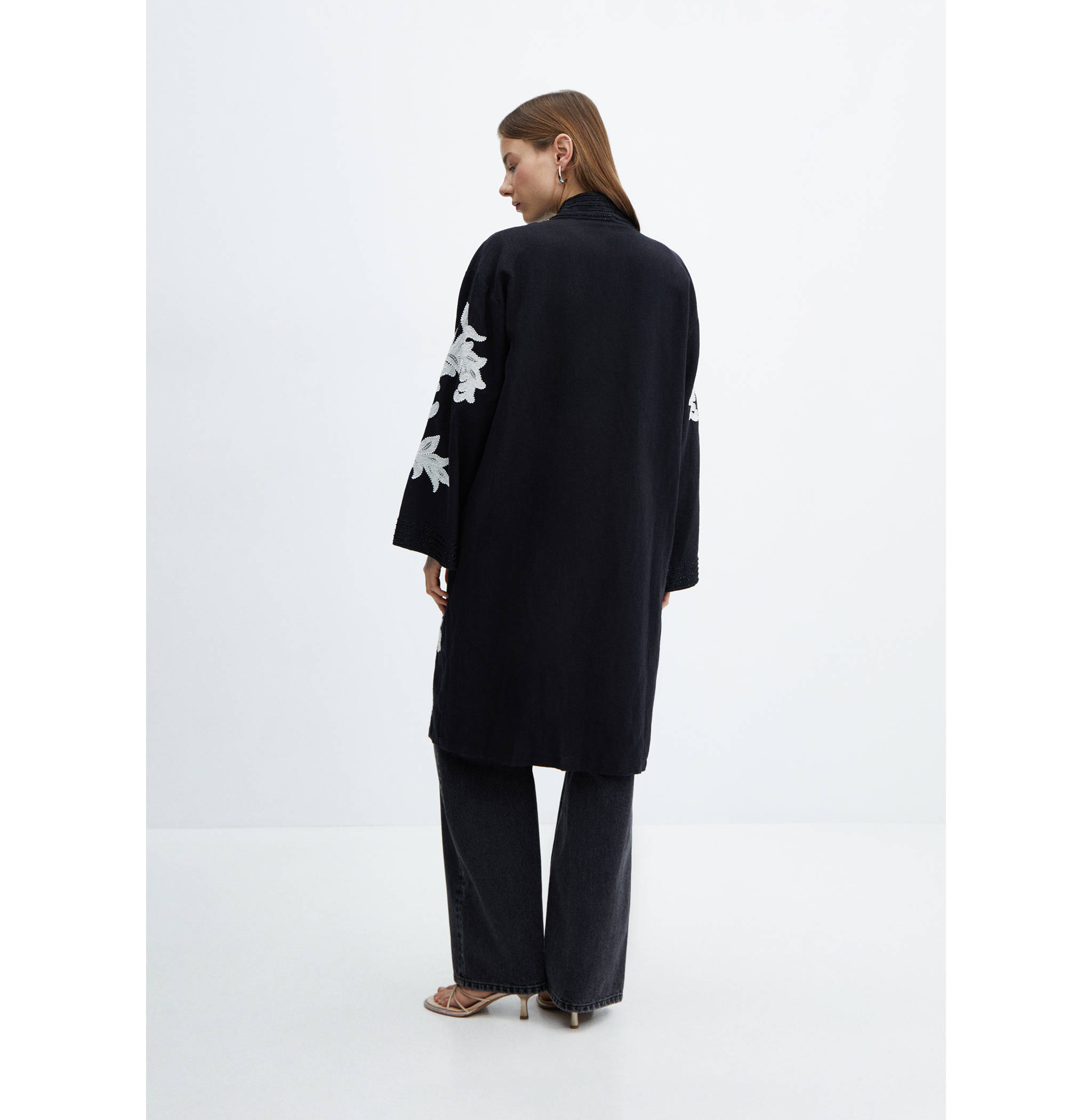 Caftan brodé à fleurs - Verso de l’article