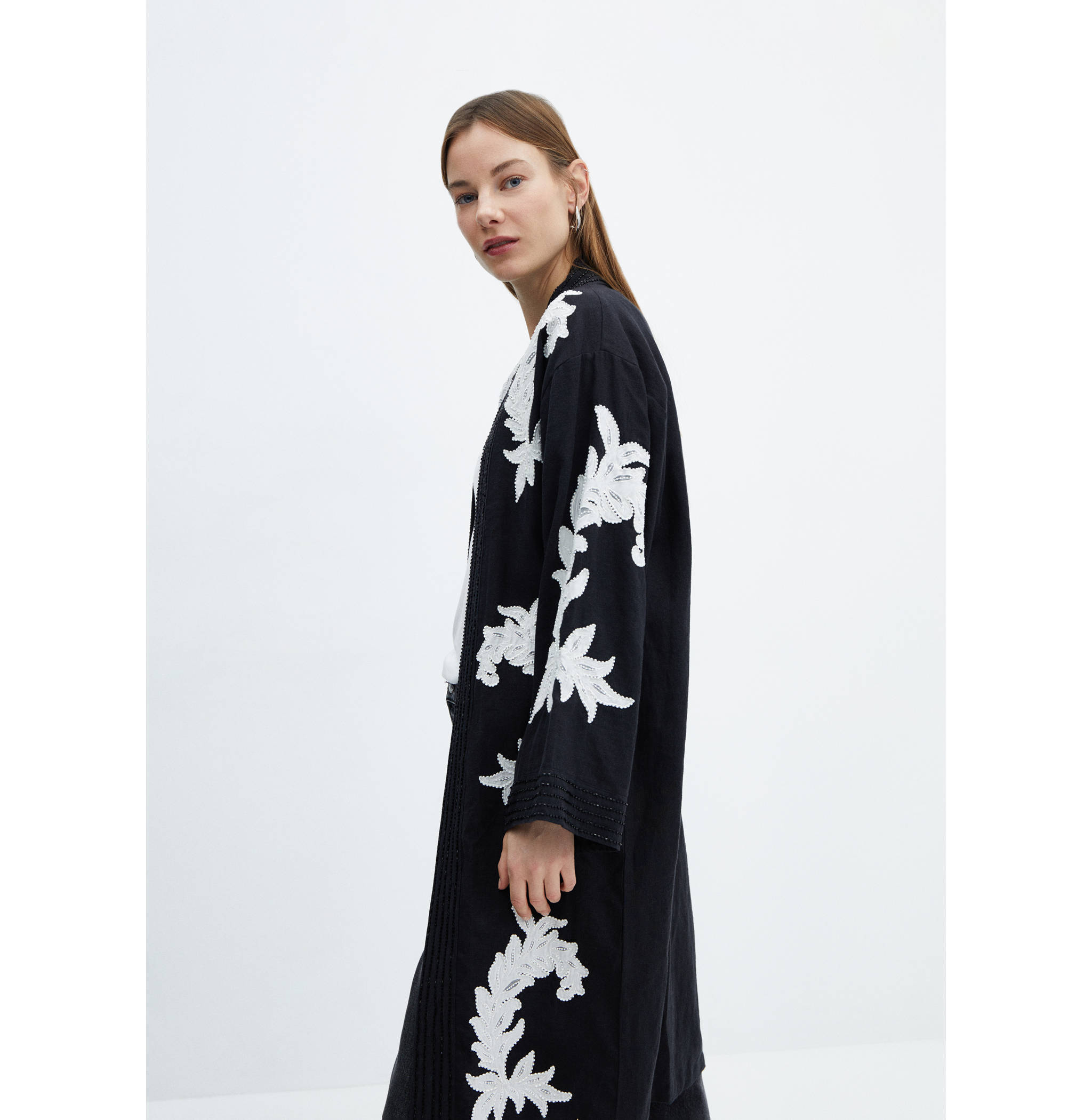 Caftan brodé à fleurs - Détail de l'article 1