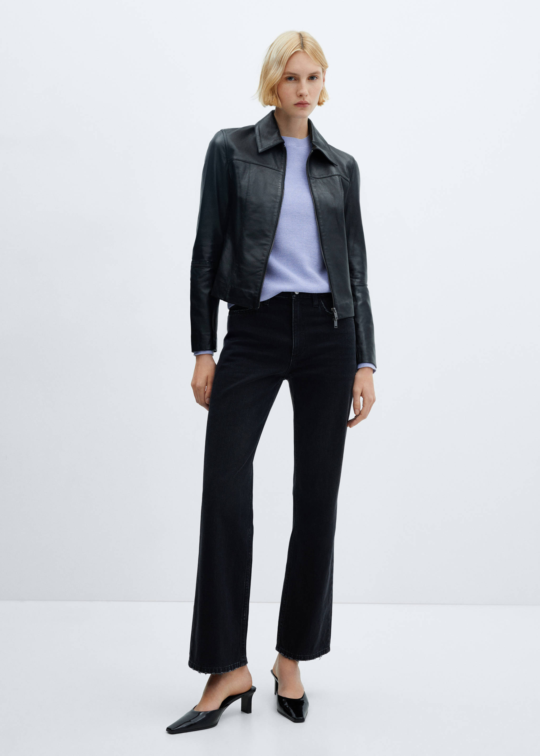 Round-neck knitted sweater - General plane