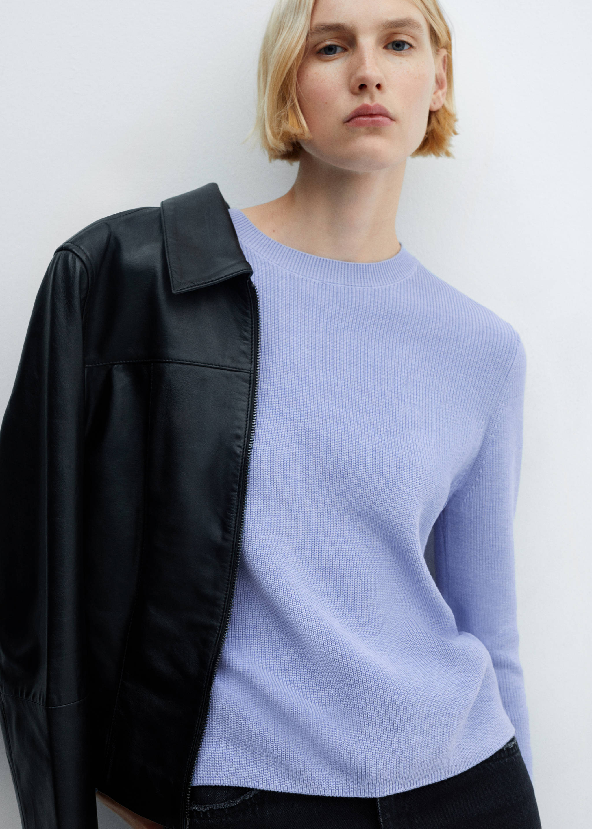 Round-neck knitted sweater - Details of the article 2