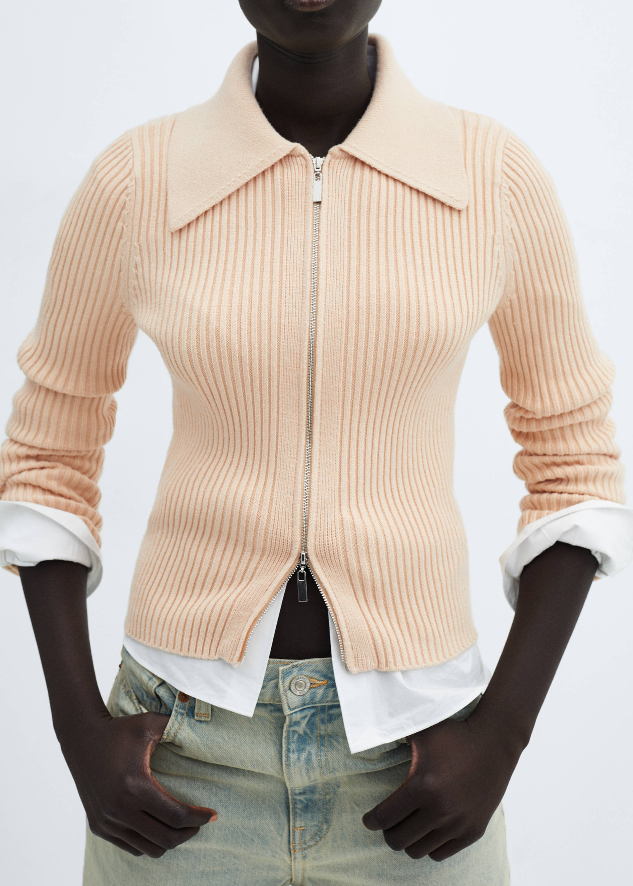 Cárdigan canalé cremallera - Plano medio