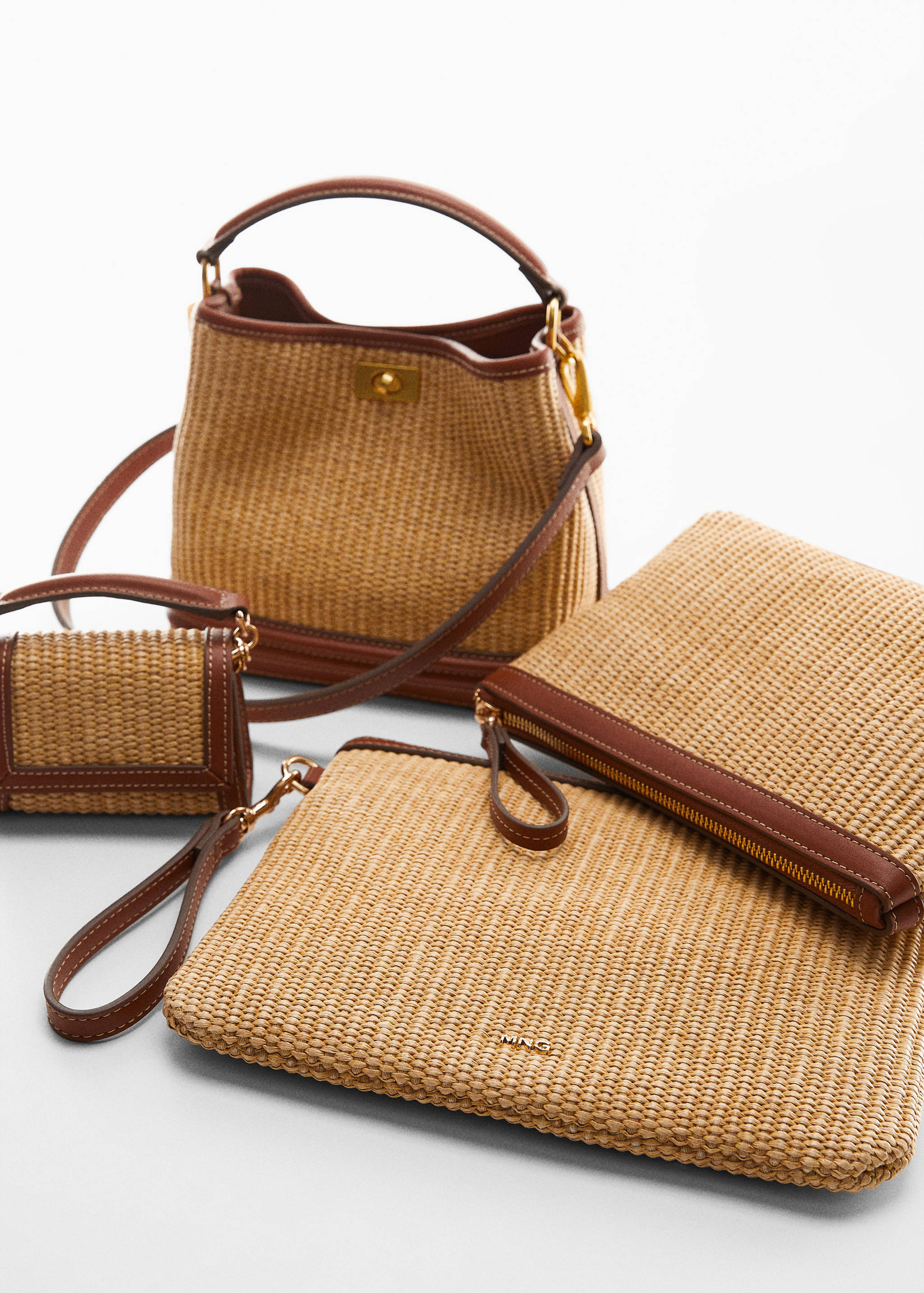 Raffia effect clutch - Details of the article 5