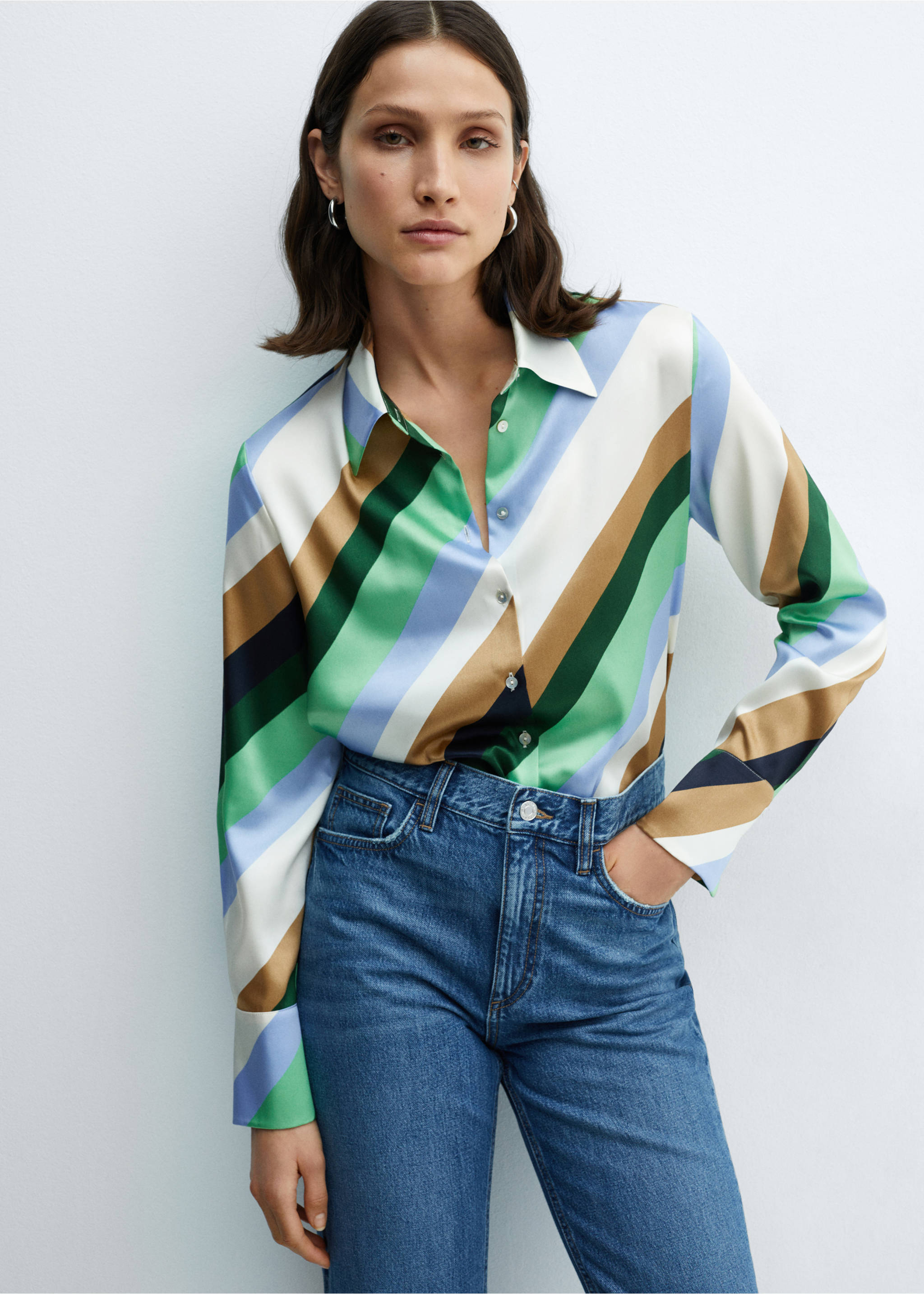 Camisa rayas satinada - Plano medio, Crudo. Ref: 67095756-00.