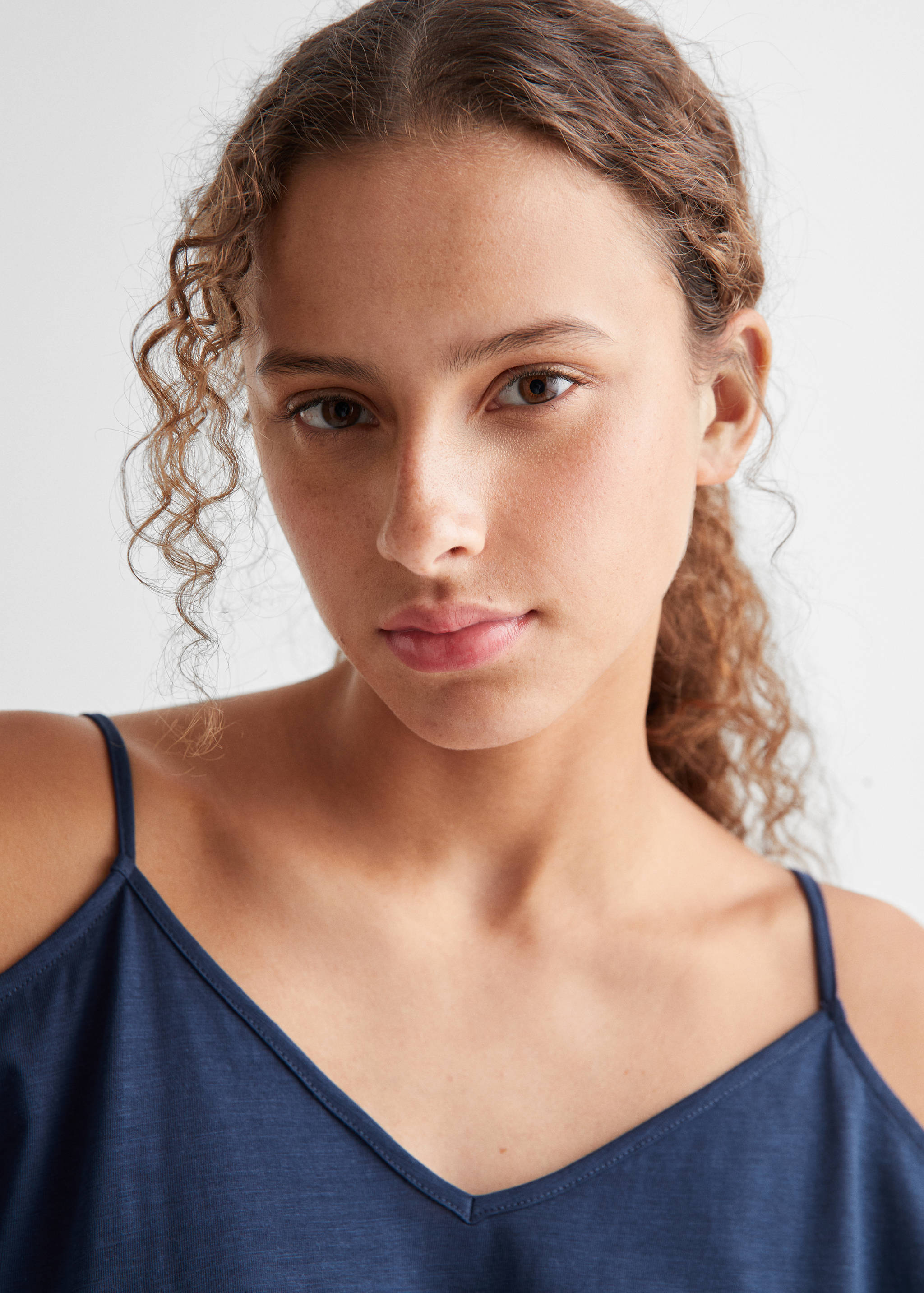 Camiseta hombros descubiertos - Detalle del artículo 1