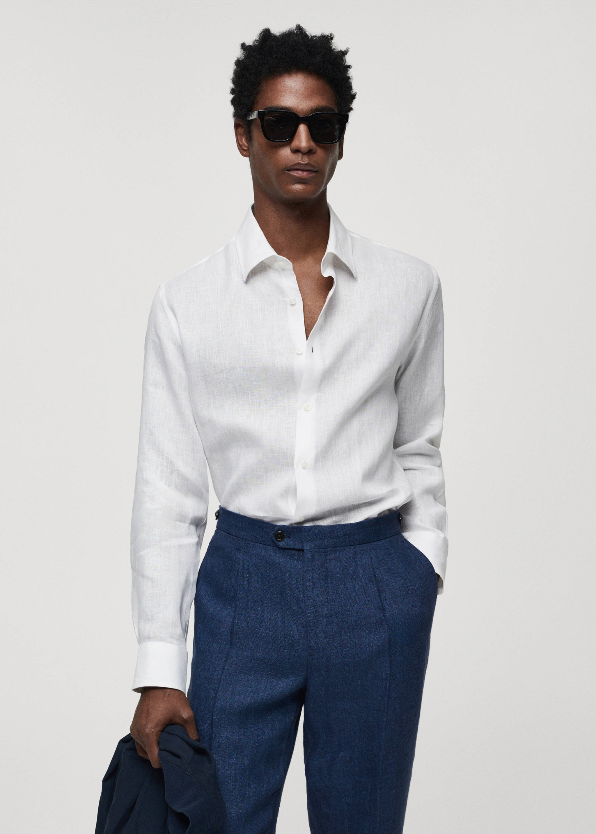 Regular-fit 100% linen shirt - Medium plane, White. Ref: 67096311-00.