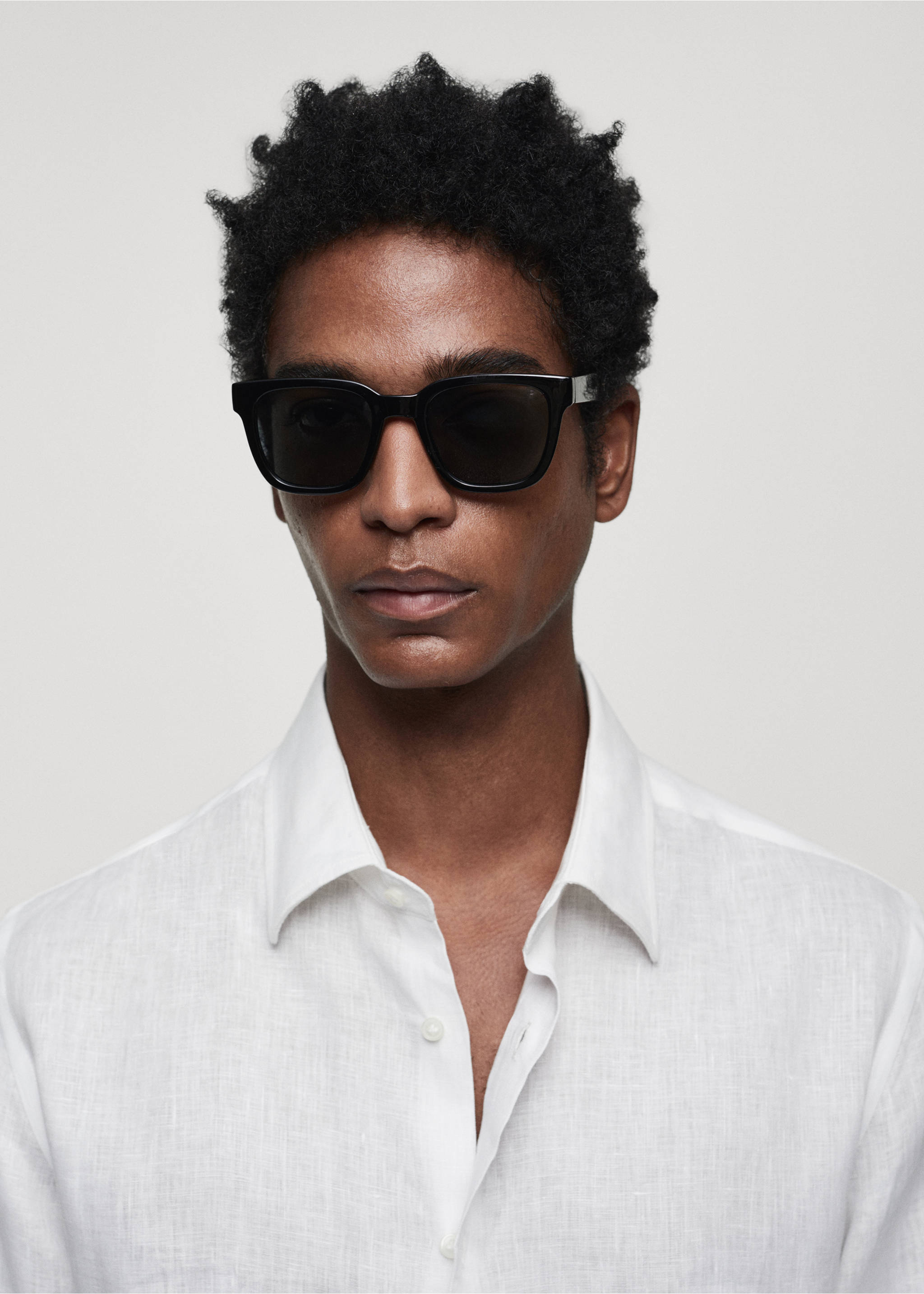 Regular-fit 100% linen shirt - Details of the article 1, White. Ref: 67096311-00.