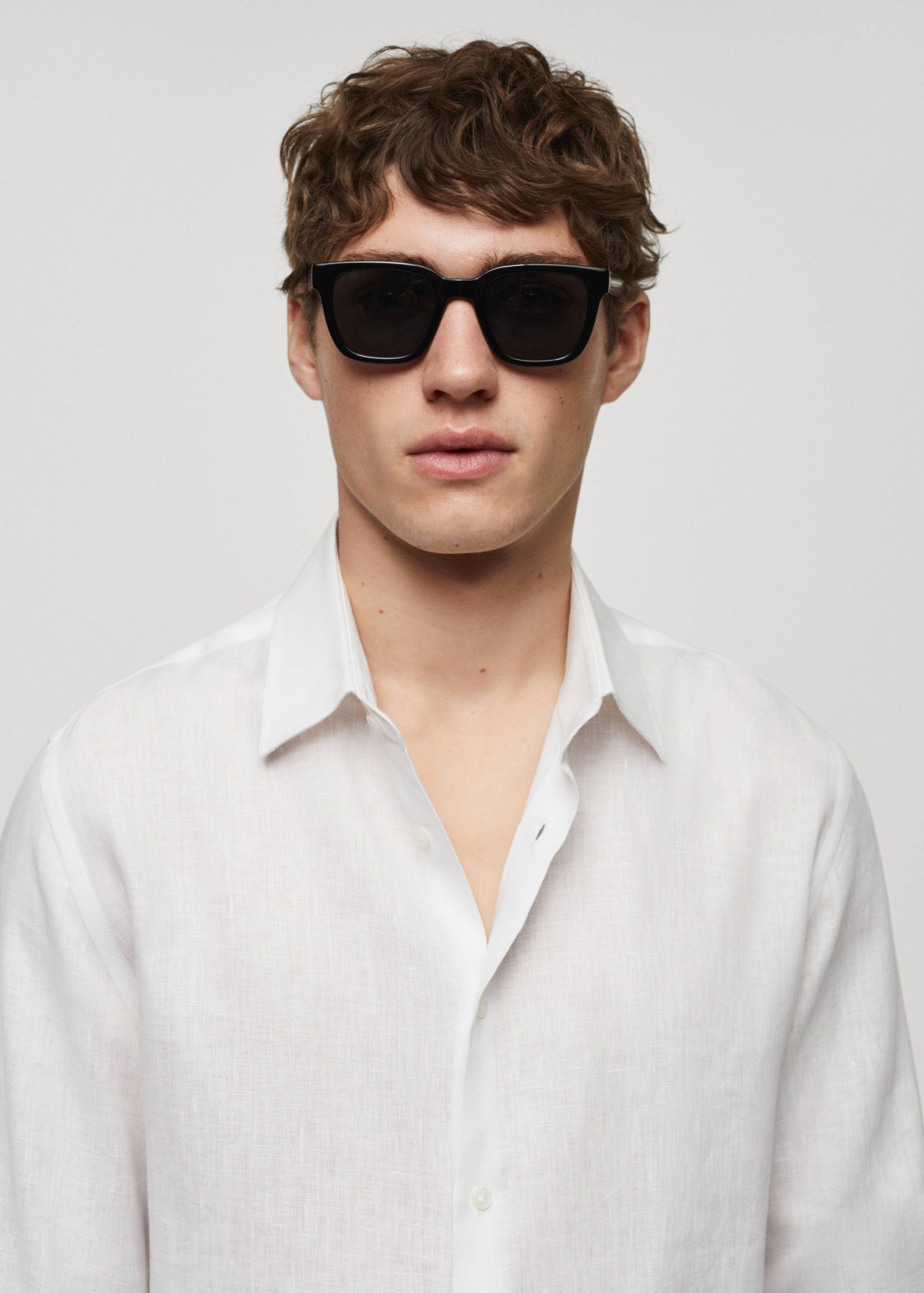 Regular-fit 100% linen shirt - Details of the article 3